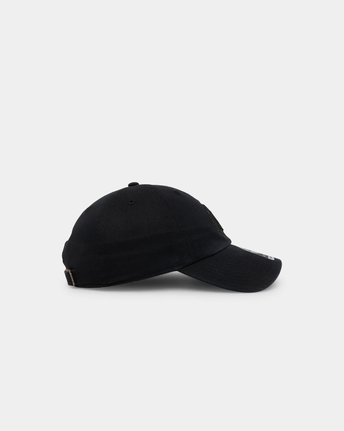 47 Brand Chicago Blackhawks Clean Up Strapback Black/Black - Image 3