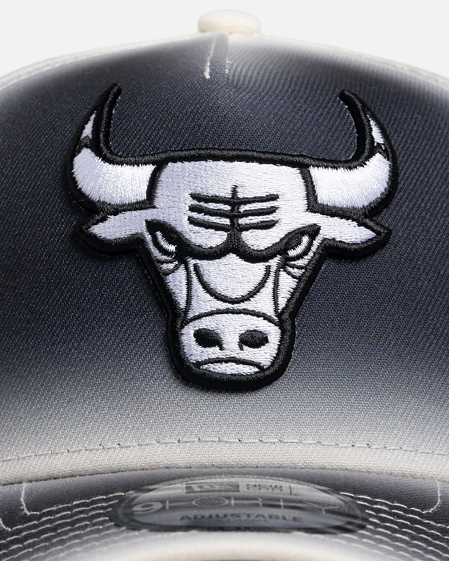 New Era Chicago Bulls 'Gradient Edge Reverse' 9FORTY A-Frame Snapback Black/White - Image 5