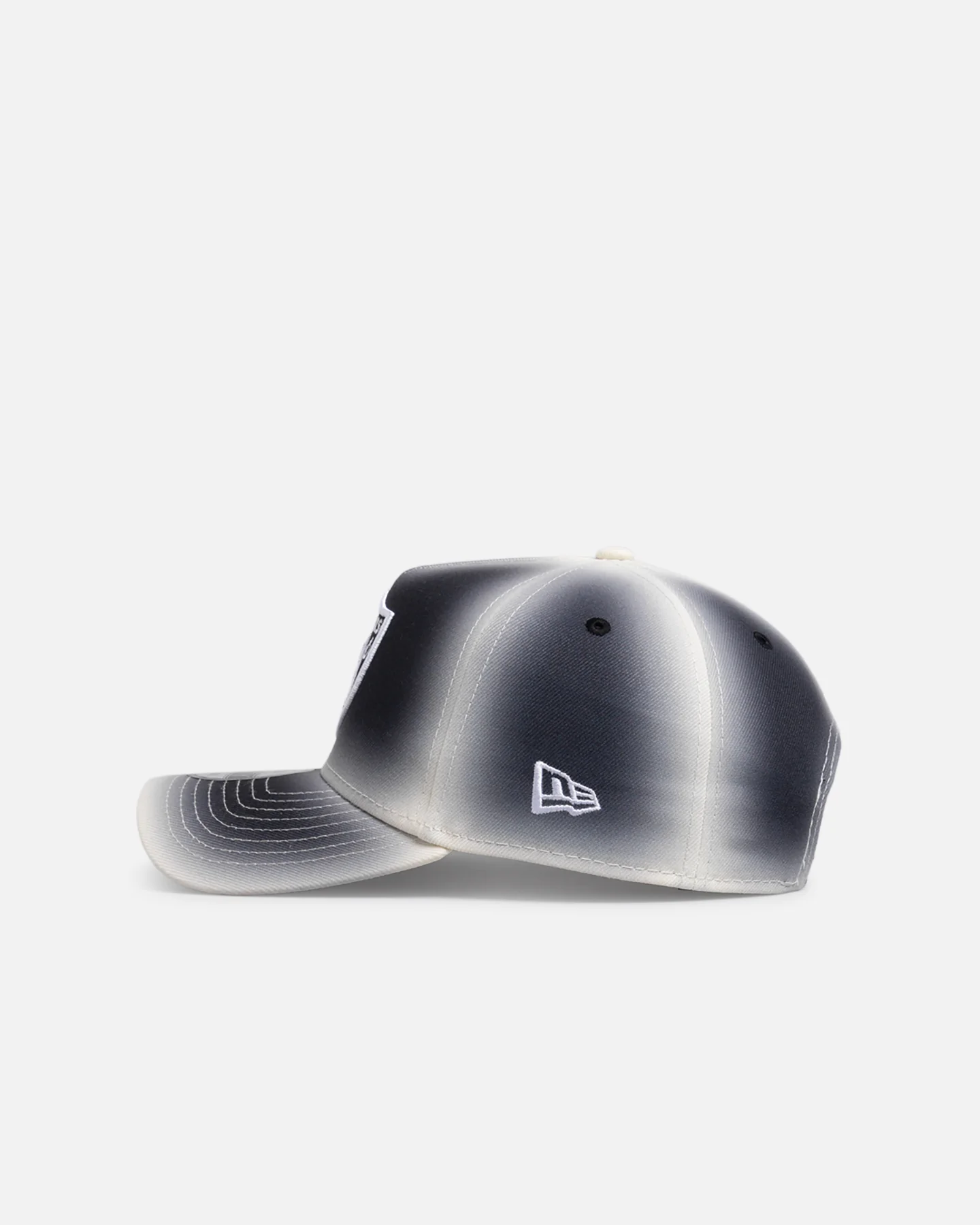New Era Las Vegas Raiders 'Gradient Edge Reverse' 9FORTY A-Frame Snapback Black/White - Image 4