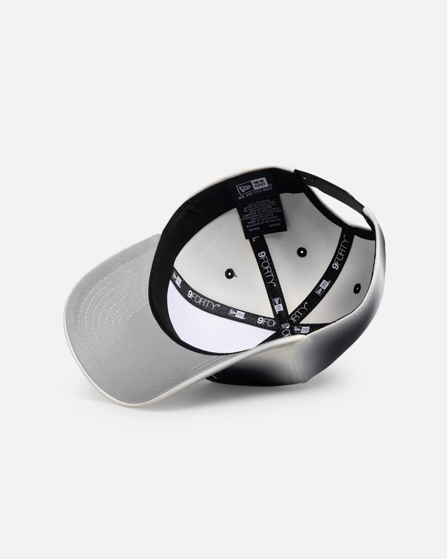 New Era New York Yankees 'Gradient Edge Reverse' 9FORTY A-Frame Snapback Black/White - Image 6