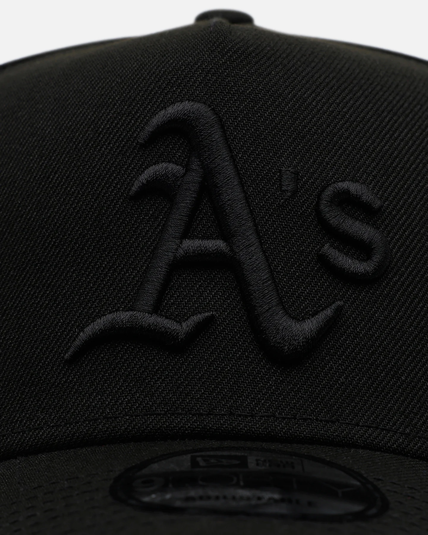 New Era Oakland Athletics 'Easy Black' 9FORTY A-Frame Snapback Black/Black - Image 5