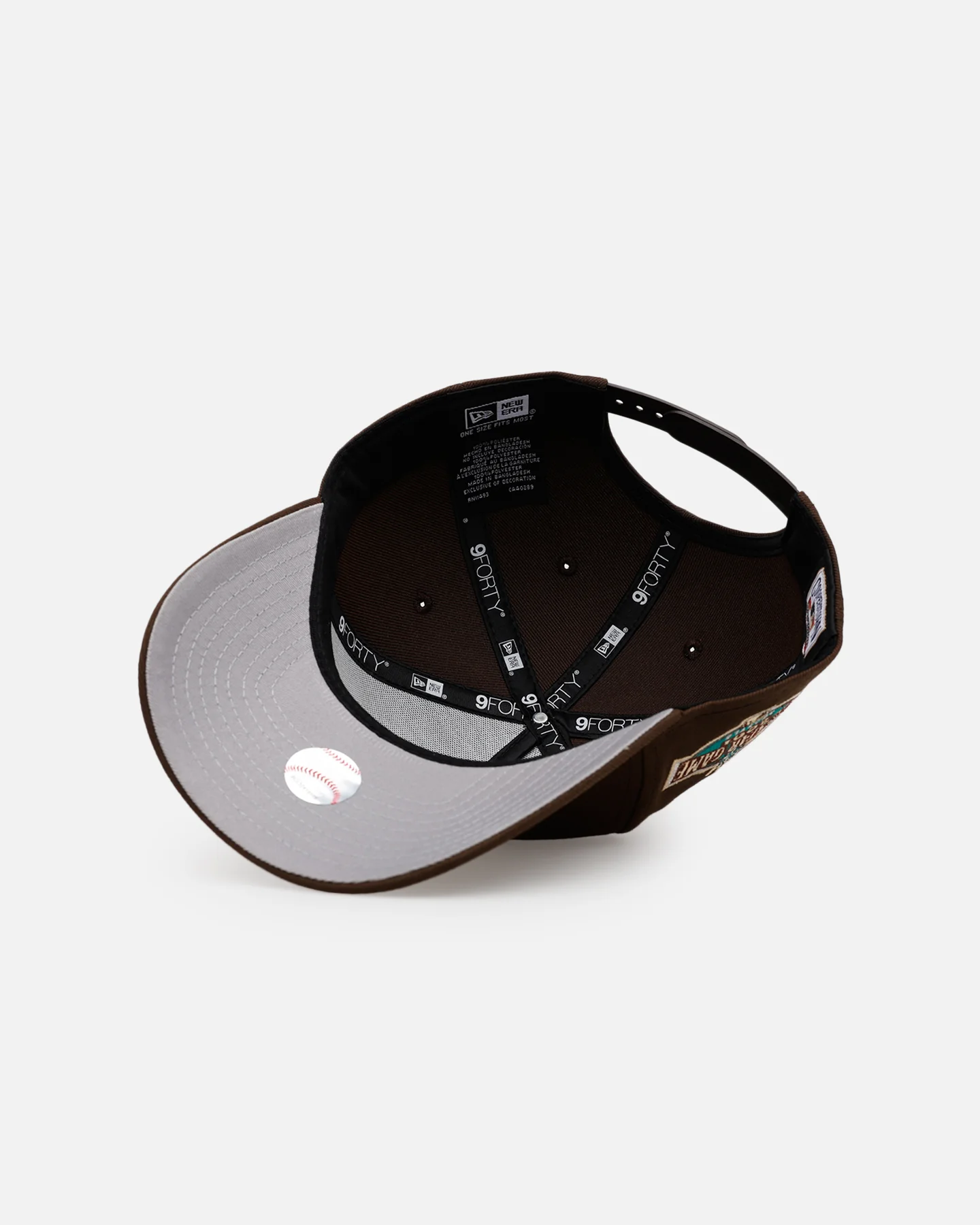 New Era Seattle Mariners 'Stay Classy' 9FORTY A-Frame Snapback Walnut - Image 6