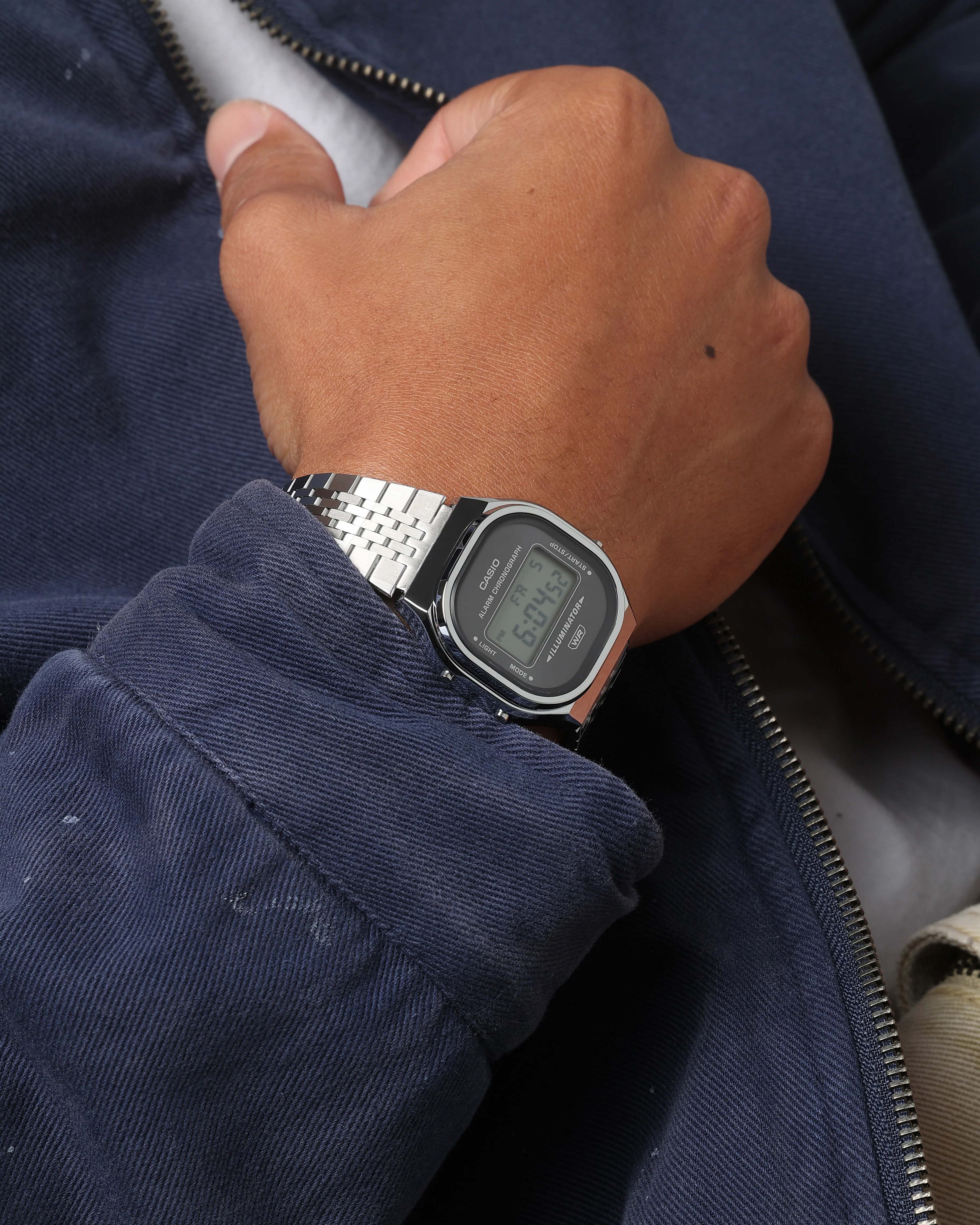Casio A140WE-8A Watch Silver - Image 2