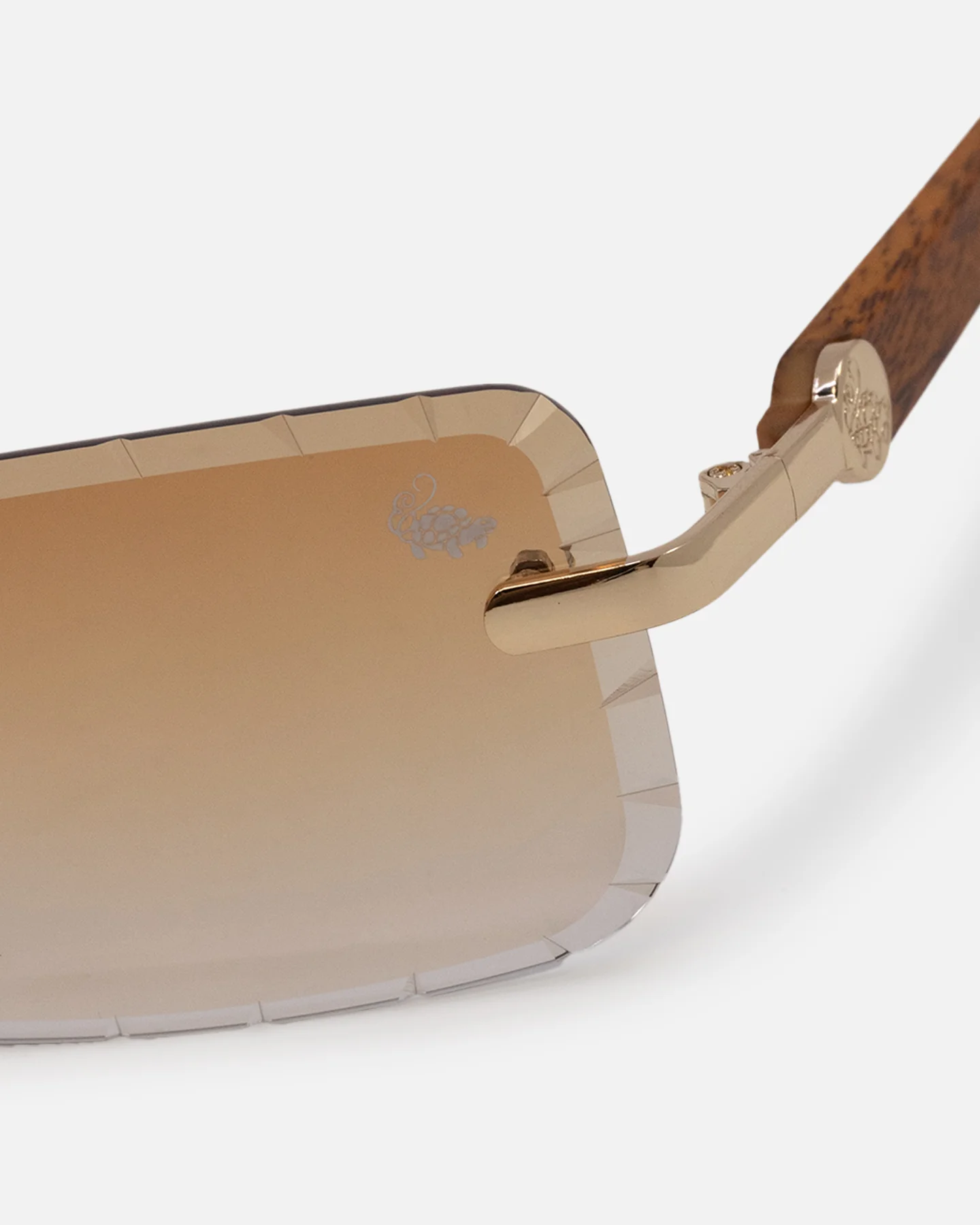 Belvoir & Co Diamond Cut Hampton Sunglasses Wood/Tea - Image 9
