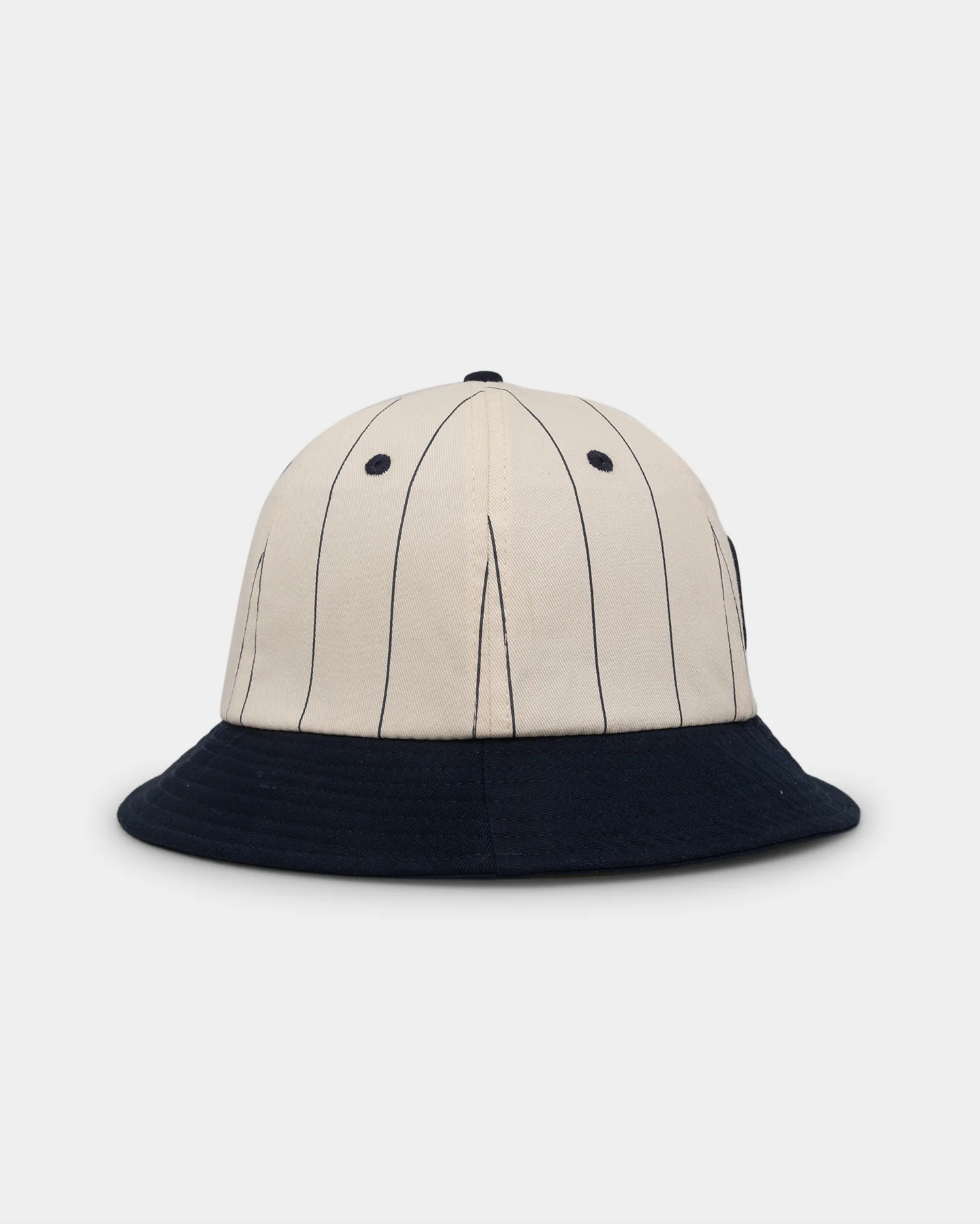 Carre Base Bucket Hat Off White/Navy - Image 4