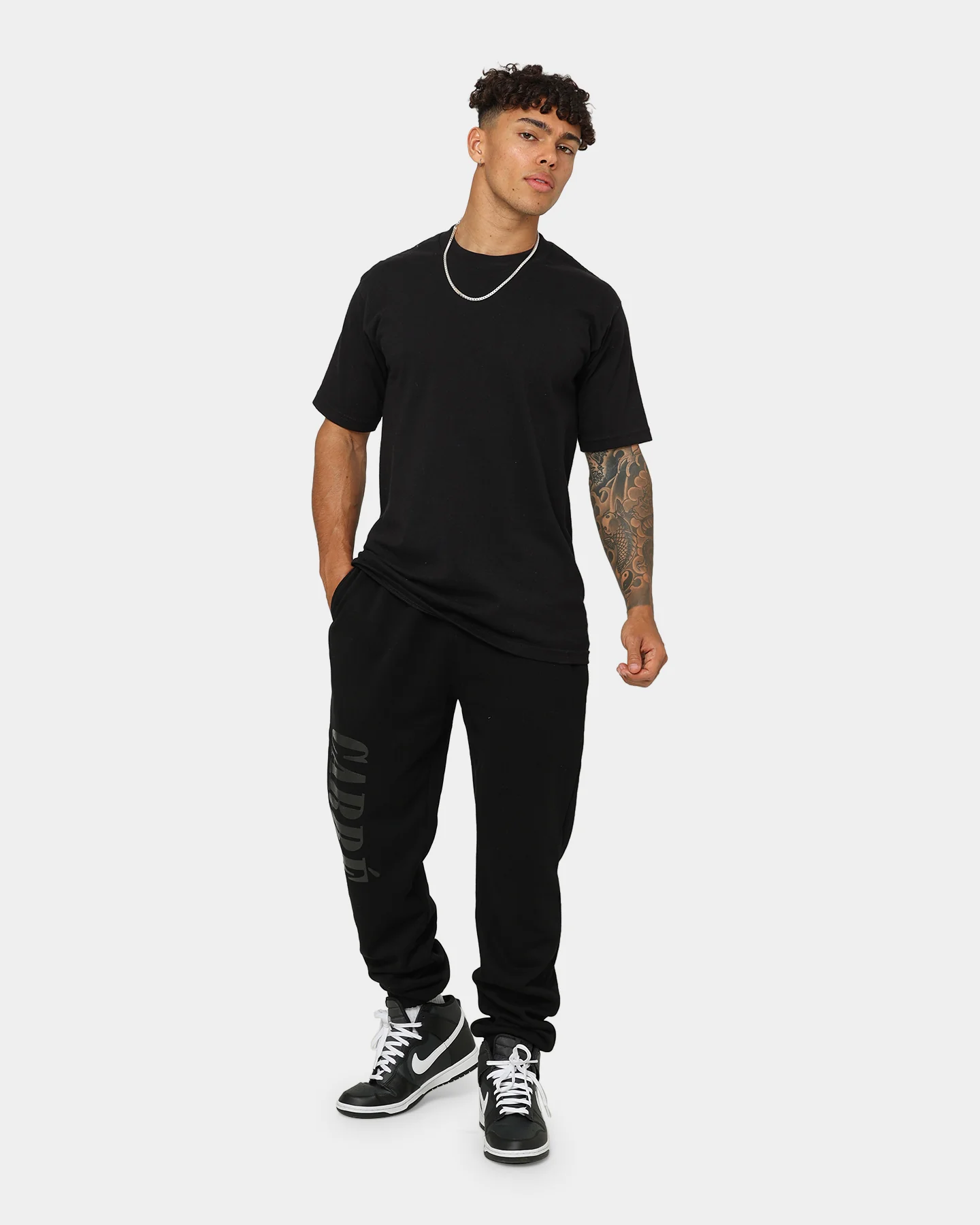 Carre Etoiles Premium Sweat Pants Black - Image 2