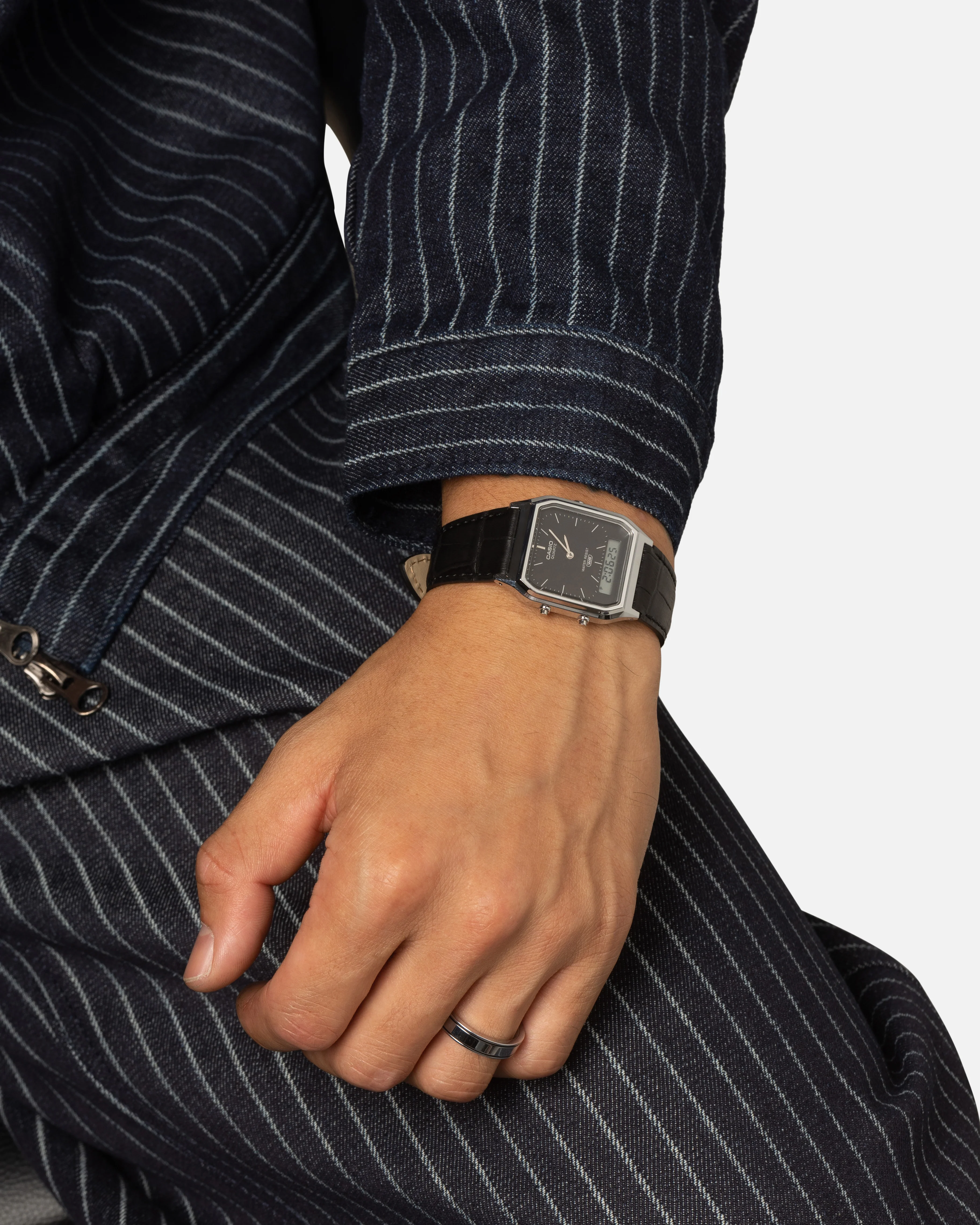 Casio AQ230EL-1A Watch Silver/Black - Image 2