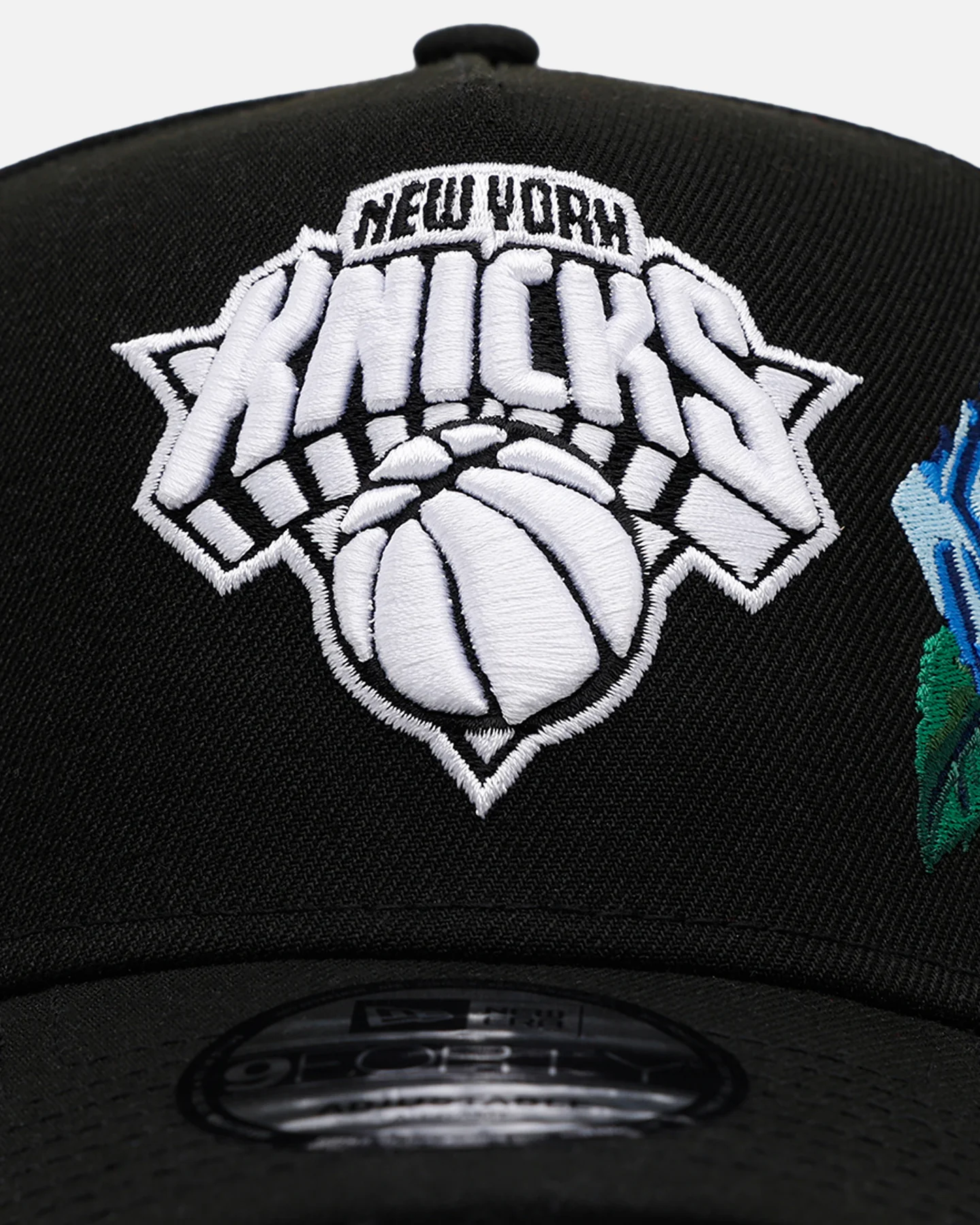 New Era New York Knicks 'Blue Rose' 9FORTY A-Frame Snapback Black/Blue - Image 5