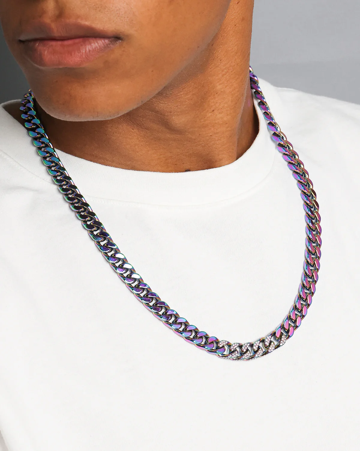 Guess Mainline 23" 8mm Curb Chain Iridescent - Image 4