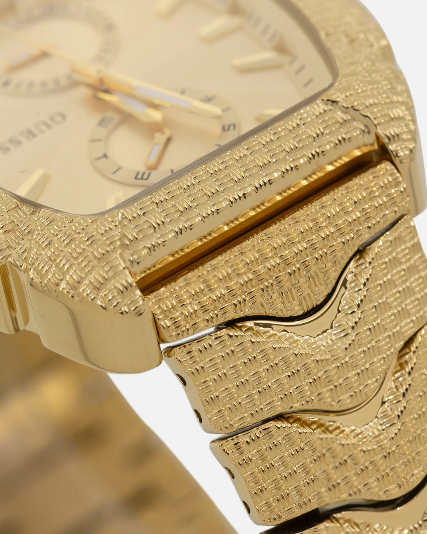 Guess Mainline Nile Textured Bracelet Watch Gold - Image 5