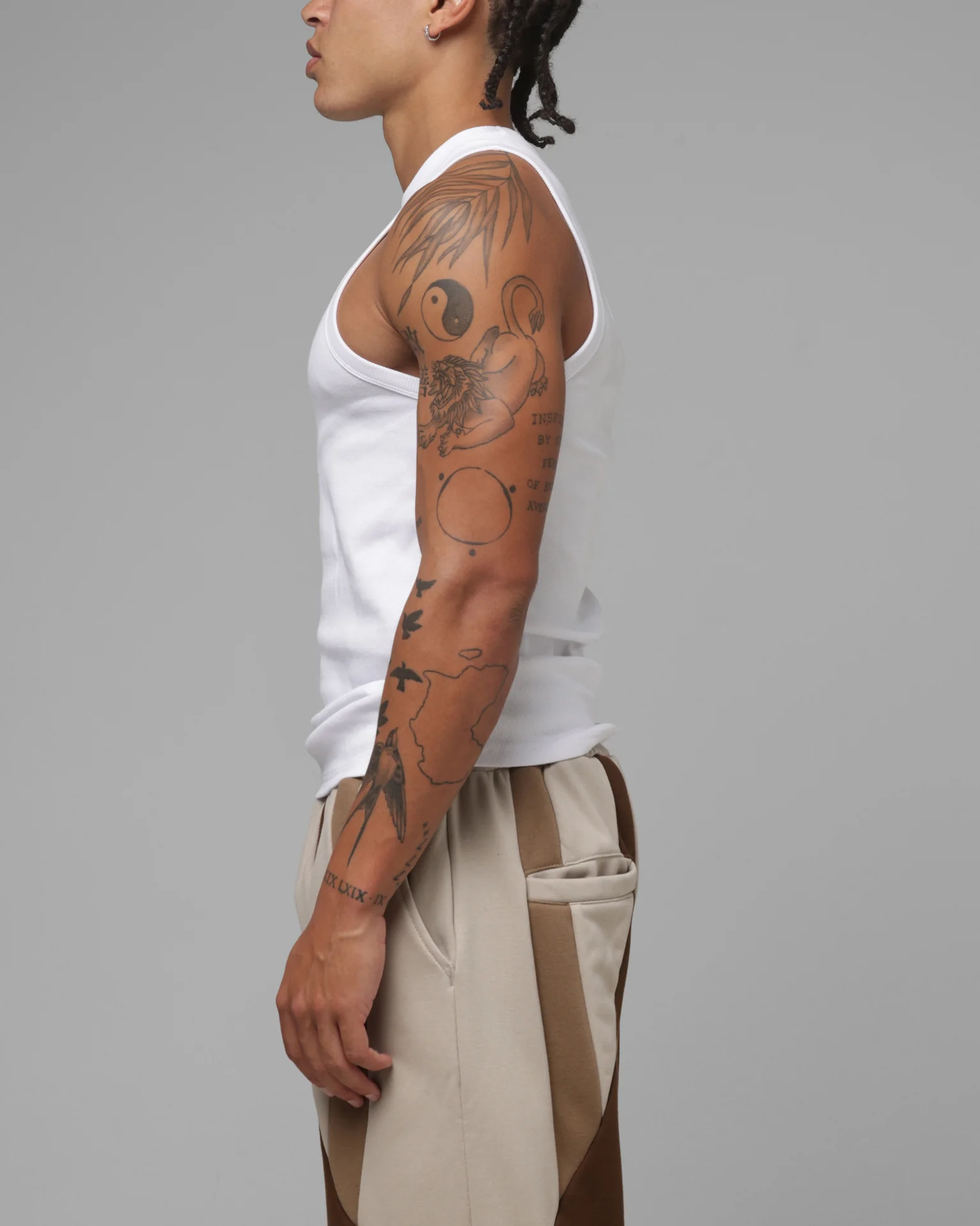 Loiter Hybrid Tank Off White - Image 5
