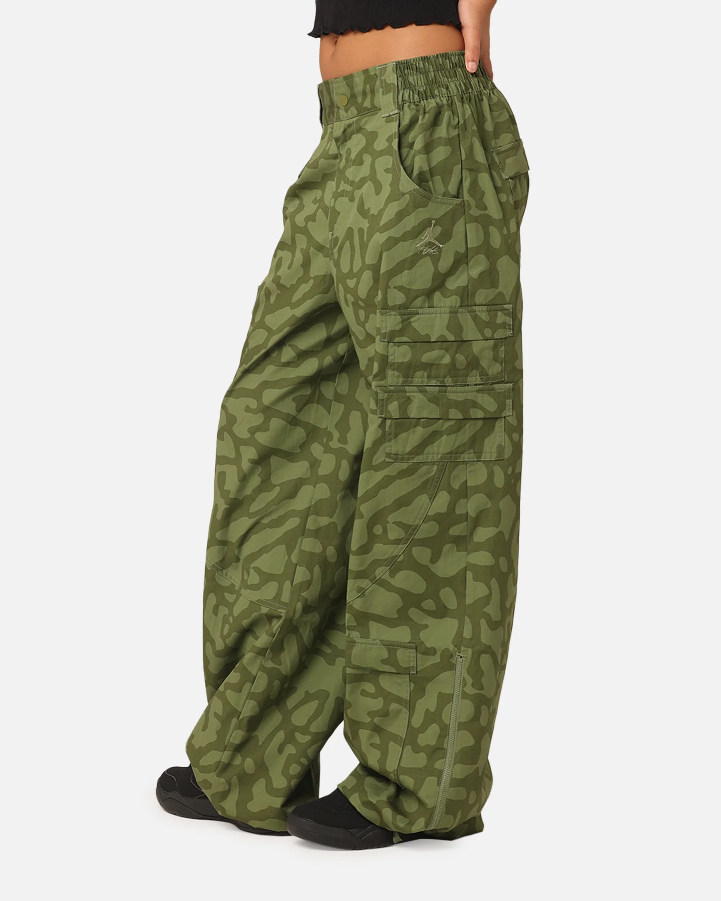 Jordan Women's Heavyweight Chicago Pants Sky J Light Olive - Image 6