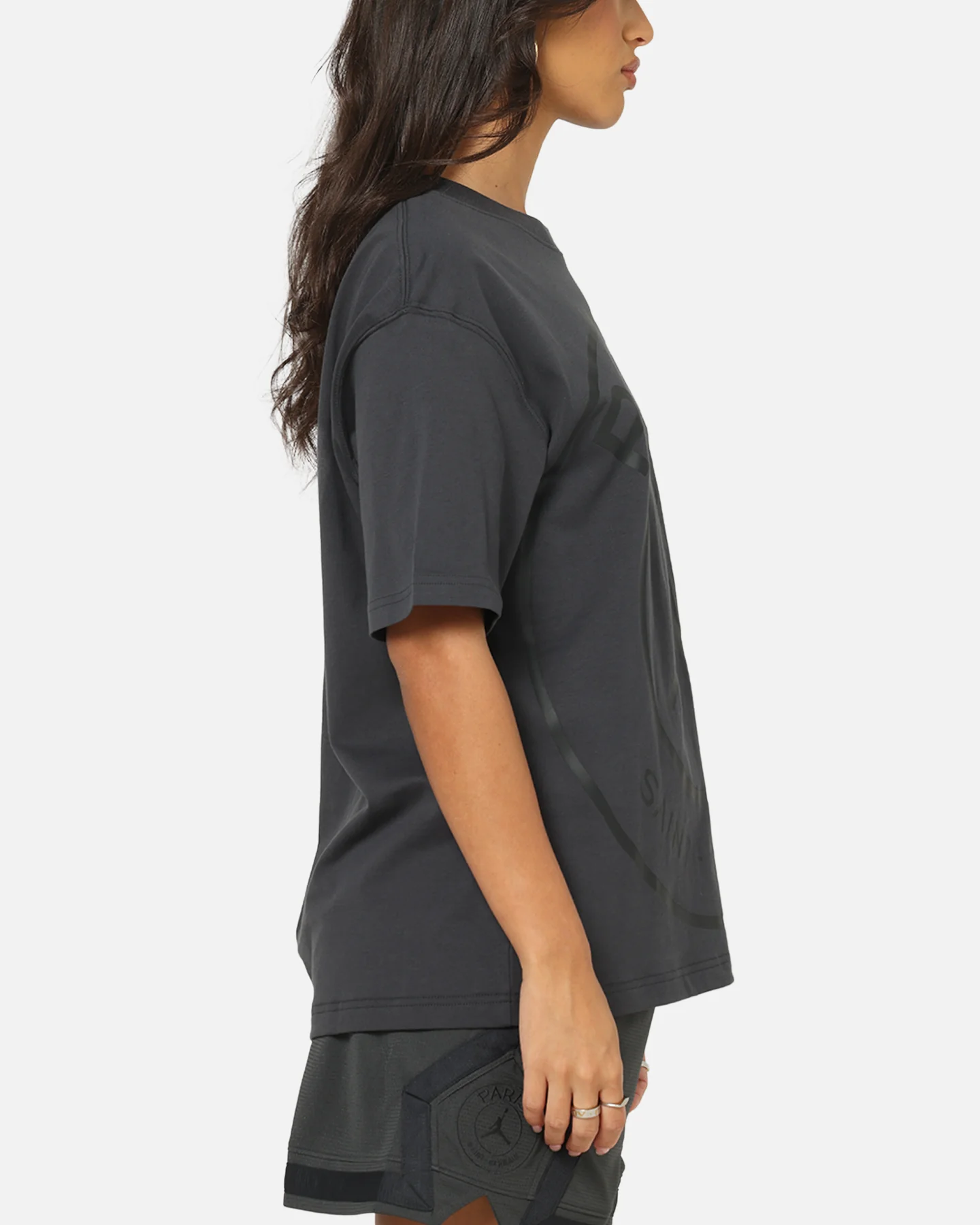 Jordan Women's Paris Saint-Germain Crest Graphic T-Shirt Anthracite/Off White - Image 4