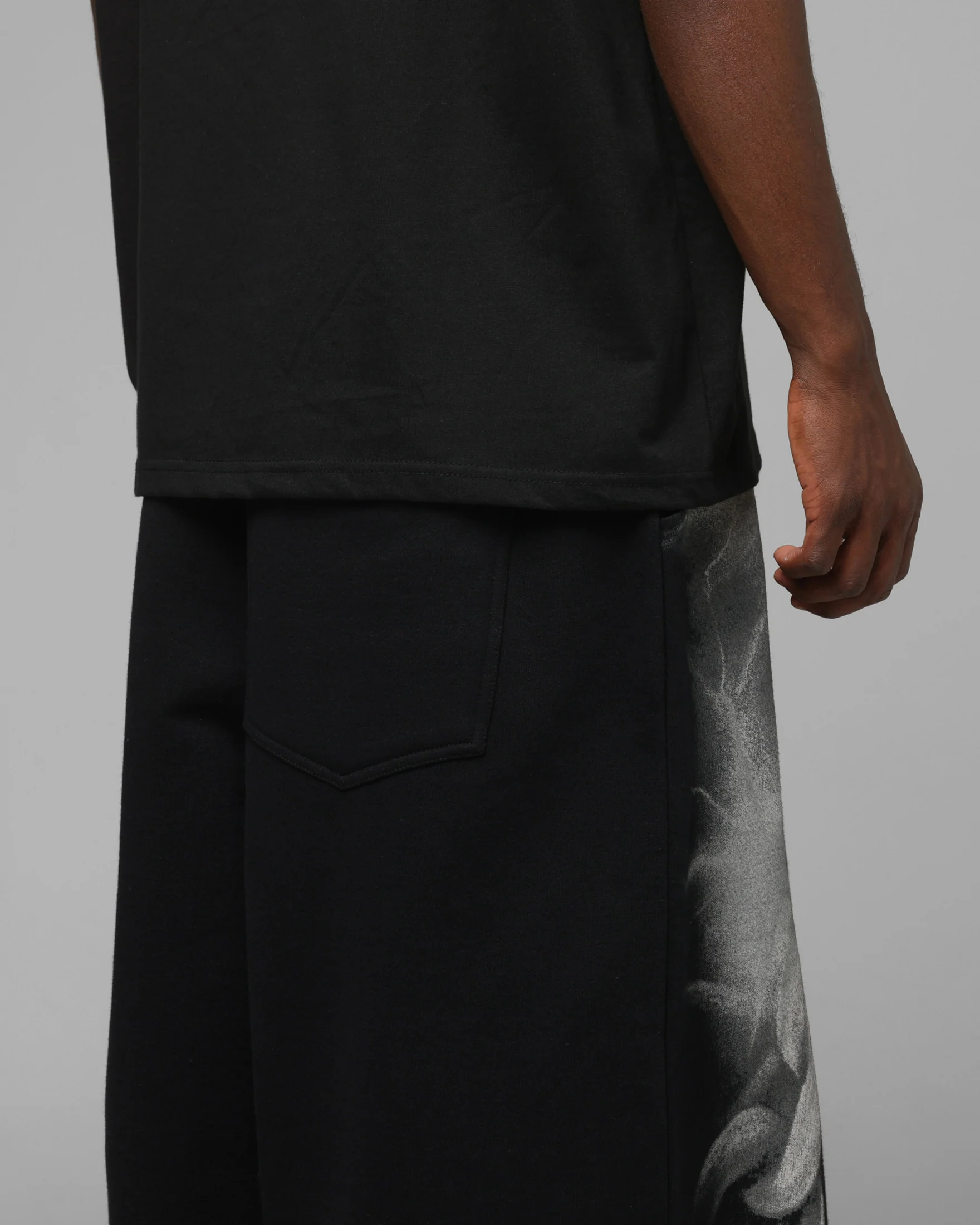 Loiter Airbrush Sweatpants Black - Image 4