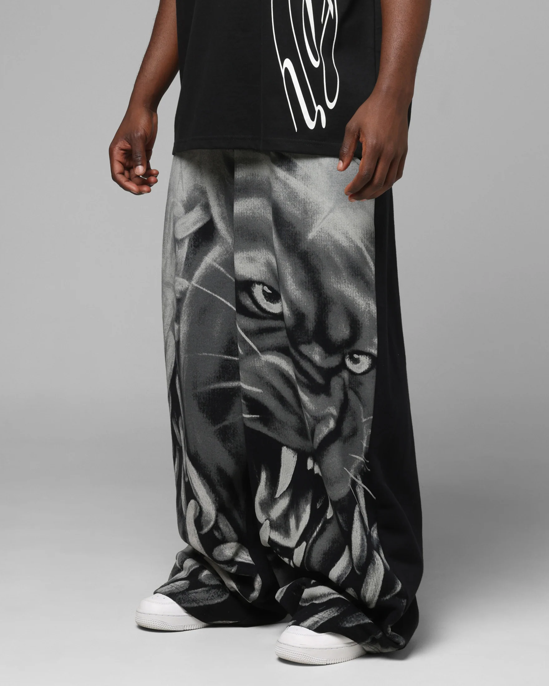 Loiter Airbrush Sweatpants Black - Image 6