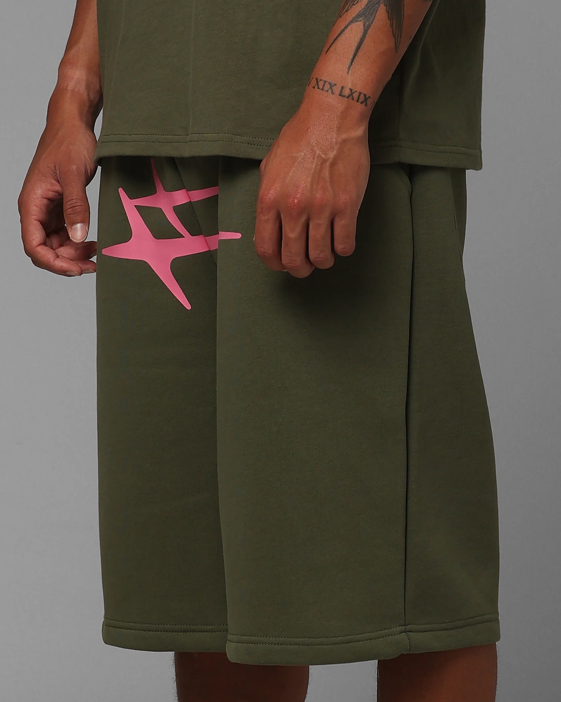 Loiter Hybrid Premium Shorts Olive/Pink - Image 4