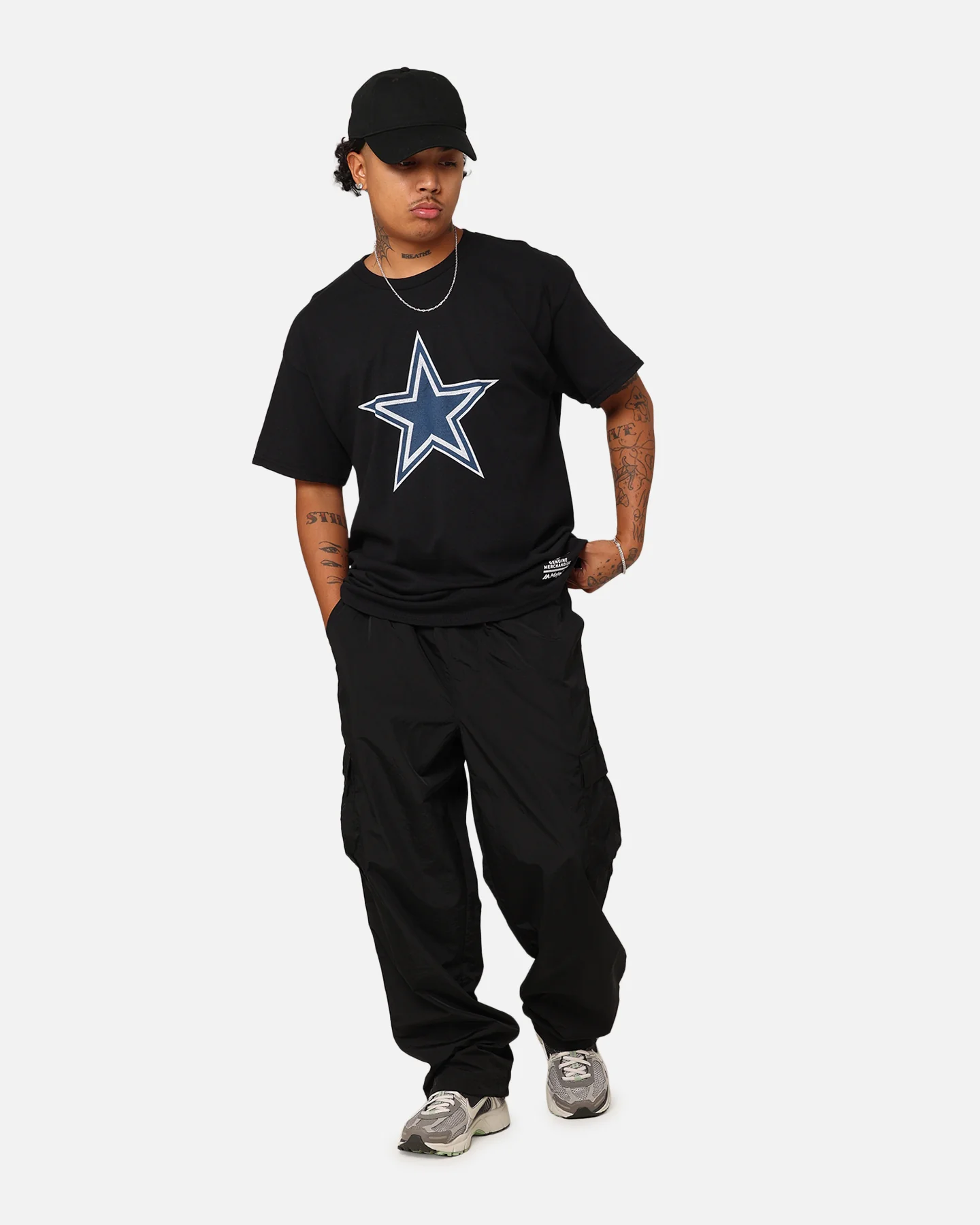 Majestic Athletic Dallas Cowboys Team Crest T-Shirt Black - Image 2