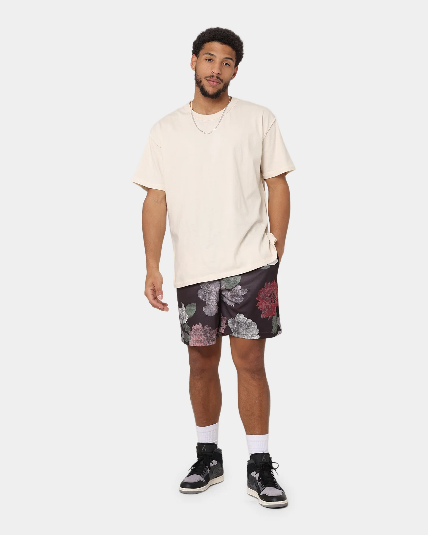 Majestic Athletic Las Vegas Raiders Digi Floral Camo Shorts Faded Black - Image 2