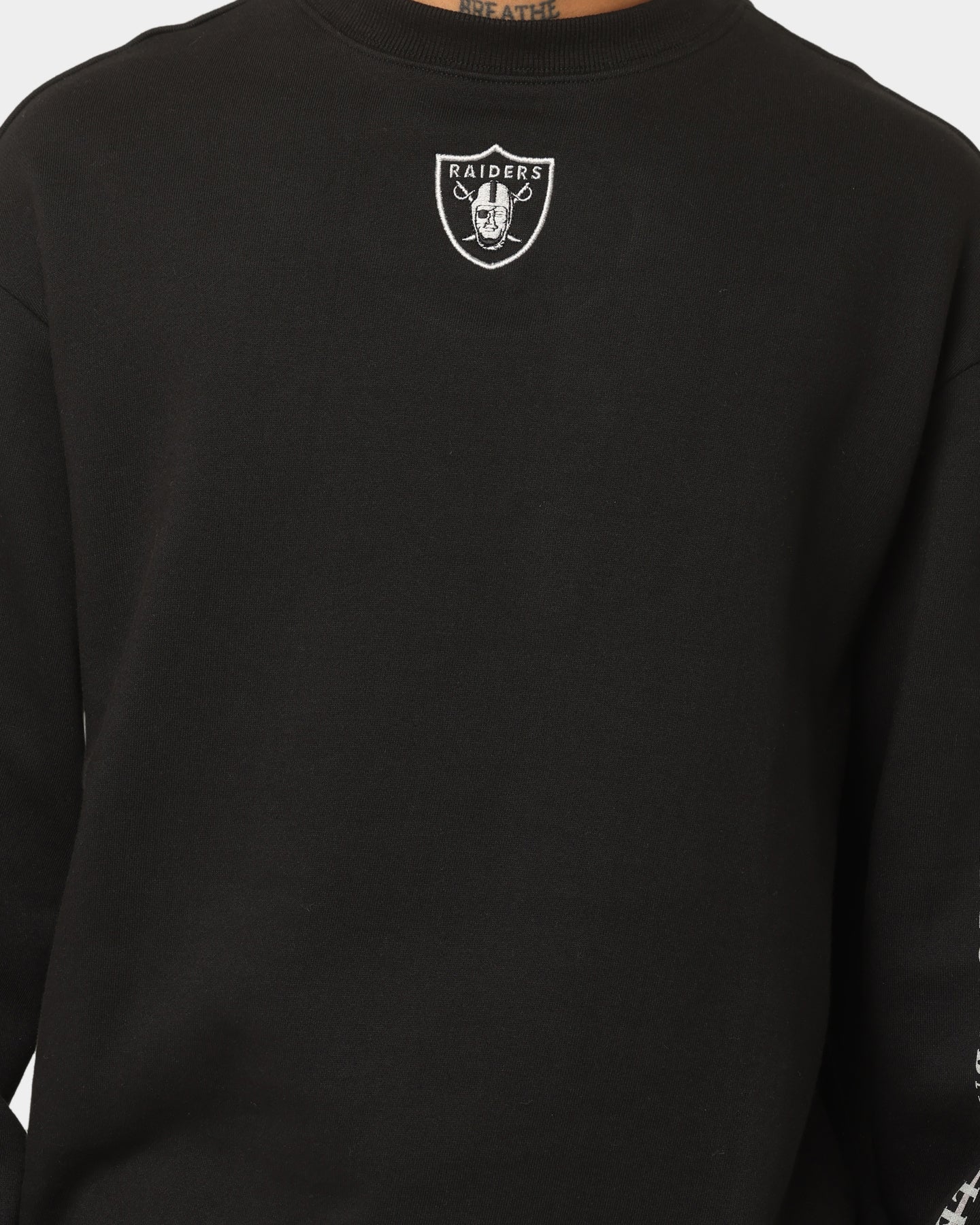 Majestic Athletic Las Vegas Raiders Graphic Fade Crewneck Faded Black - Image 3