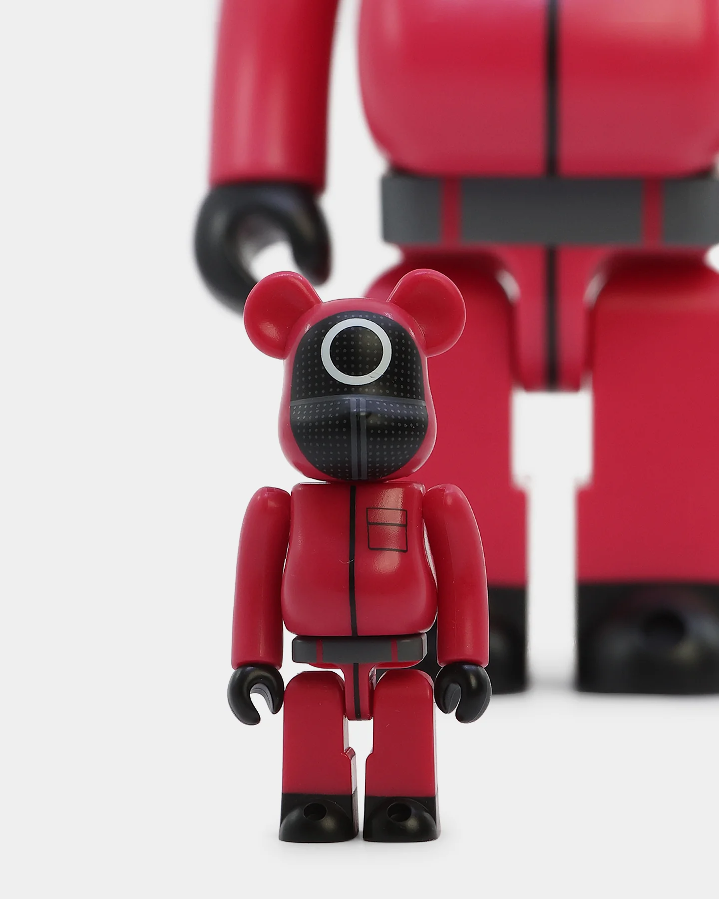 Medicom Toy Be@rbrick X Squid Games Circle Guard 100% & 400% Figure Set Red/Black - Image 6