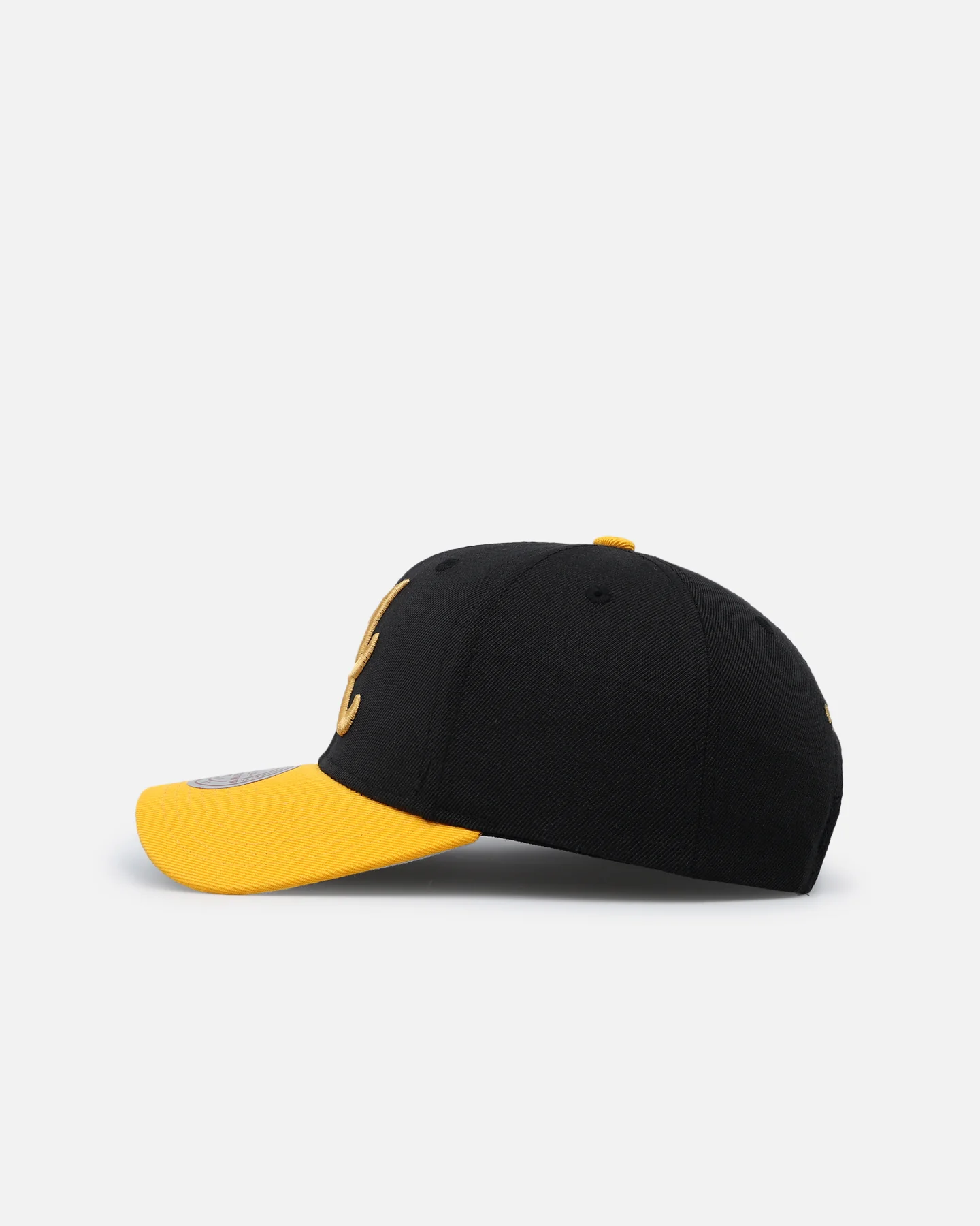 Mitchell & Ness Atlanta Braves "Enter The Dragon" Pro Crown Snapback Black/Ochre - Image 4