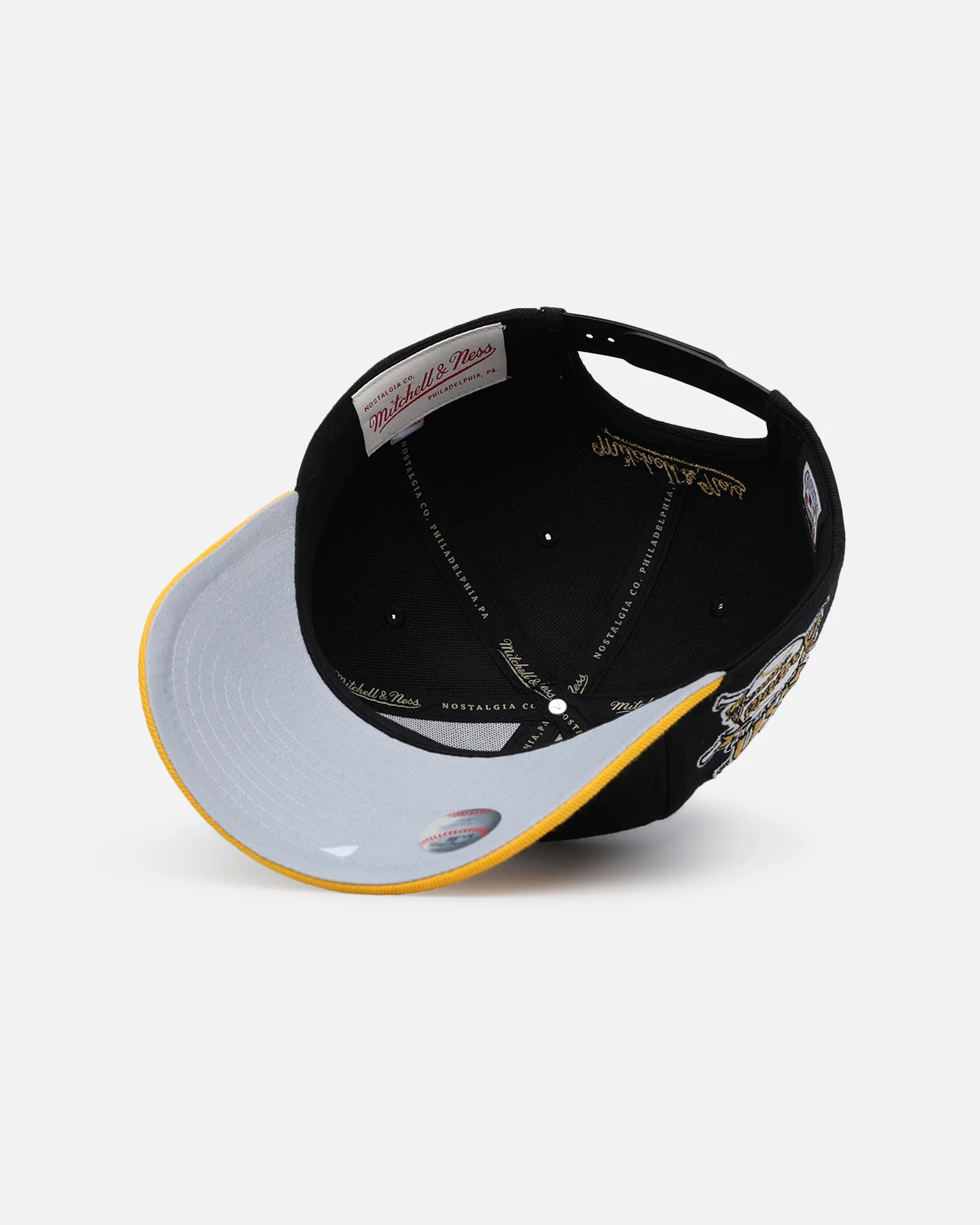 Mitchell & Ness Atlanta Braves "Enter The Dragon" Pro Crown Snapback Black/Ochre - Image 6