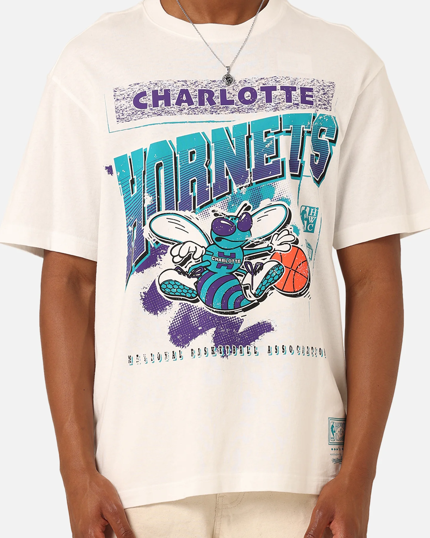 Mitchell & Ness Charlotte Hornets Brush Off 2.0 T-Shirt Vintage White - Image 3