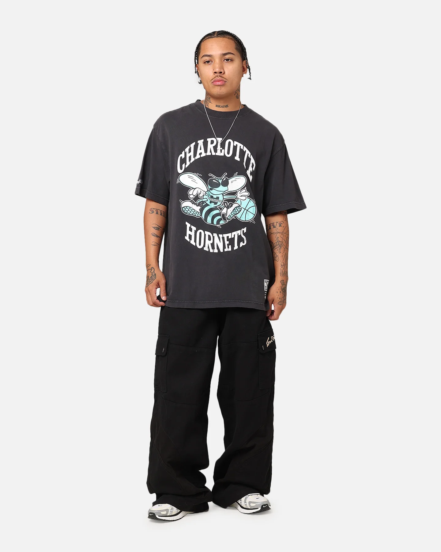 Mitchell & Ness Charlotte Hornets Ice Blue Logo T-Shirt Faded Black - Image 2
