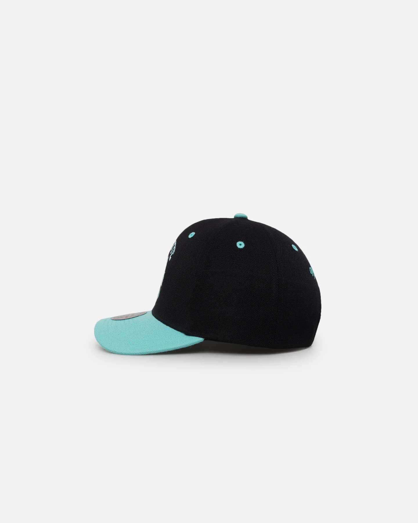 Mitchell & Ness Charlotte Hornets "Ice Blue" Script Origin Snapback Black/Ice Blue - Image 4