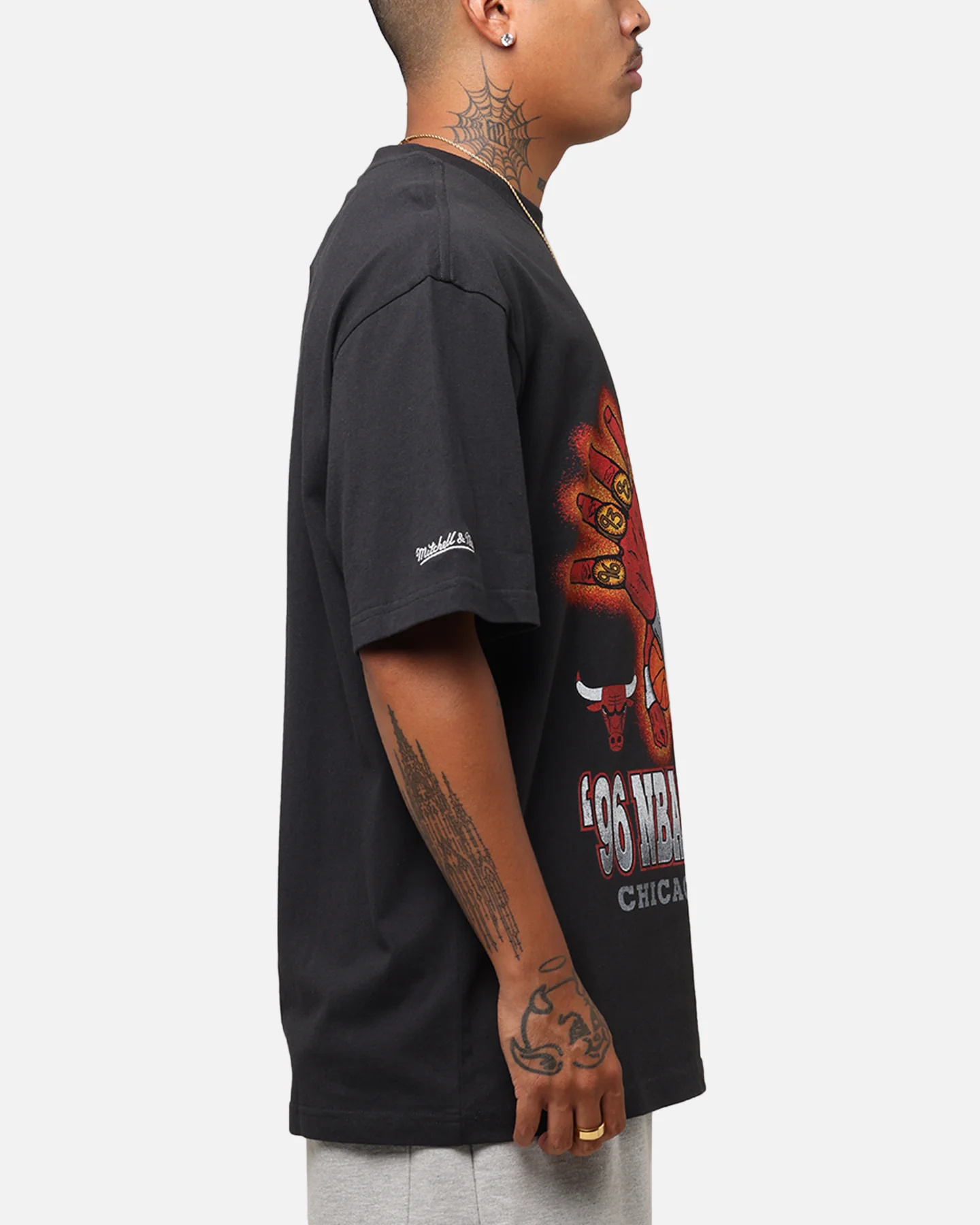 Mitchell & Ness Chicago Bulls '96 NBA Champs T-Shirt Faded Black - Image 4