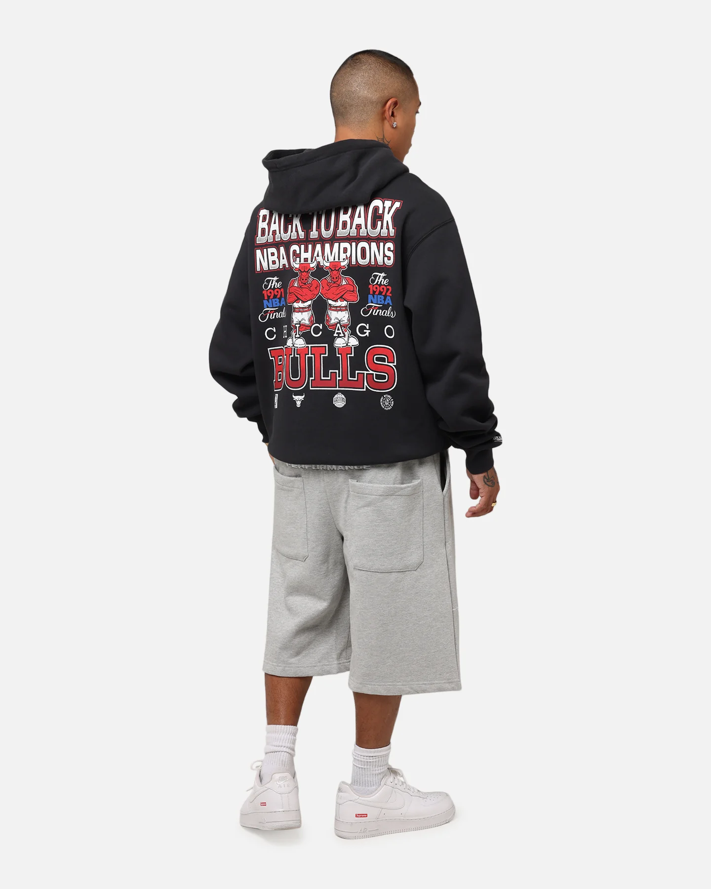 Mitchell & Ness Chicago Bulls Back To Back Hoodie Faded Black - Image 3