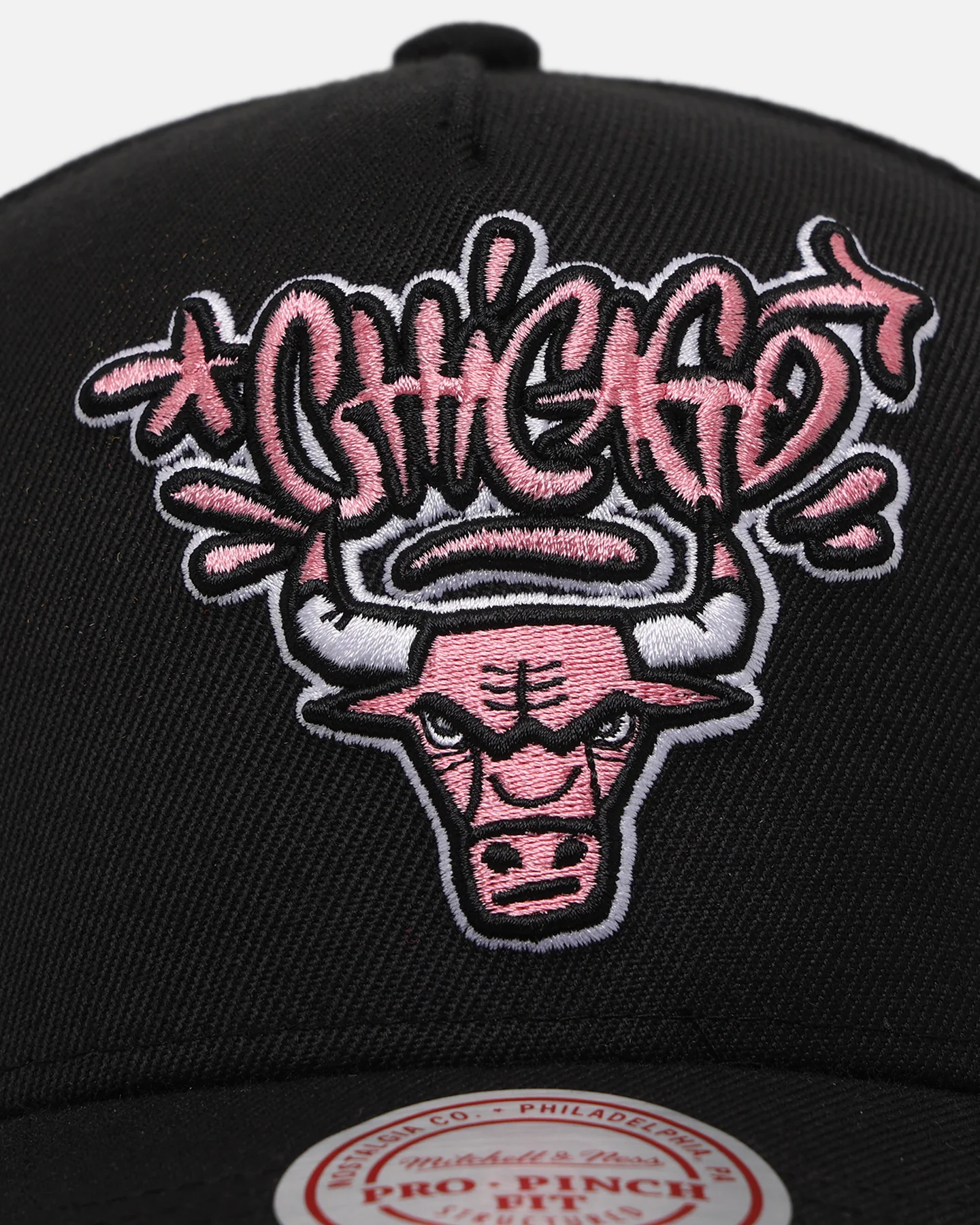 Mitchell & Ness Chicago Bulls Champs Graffiti Pro Crown Snapback Black - Image 5