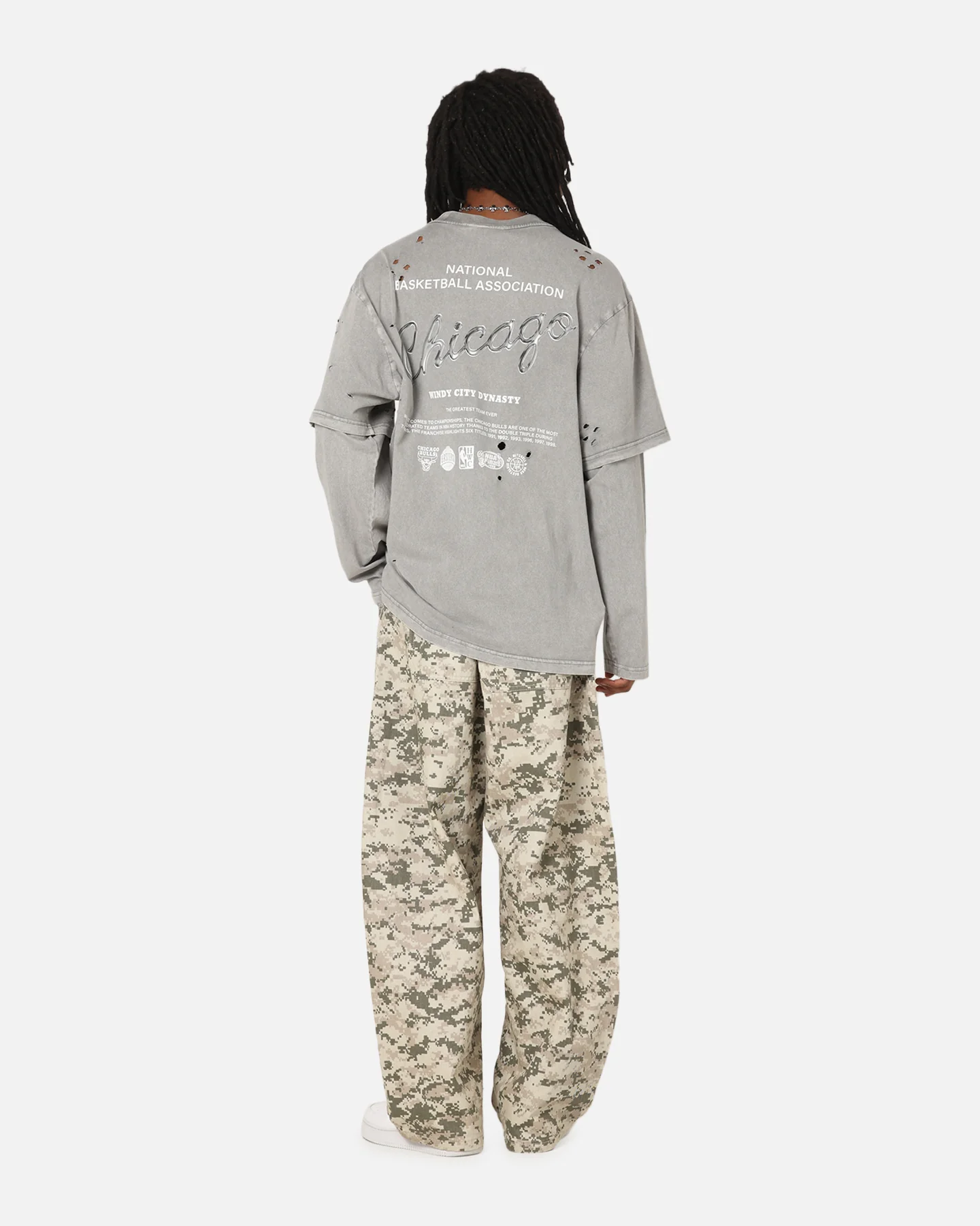 Mitchell & Ness Chicago Bulls Chromed Mock Long Sleeve T-Shirt Gunmental Grey - Image 3