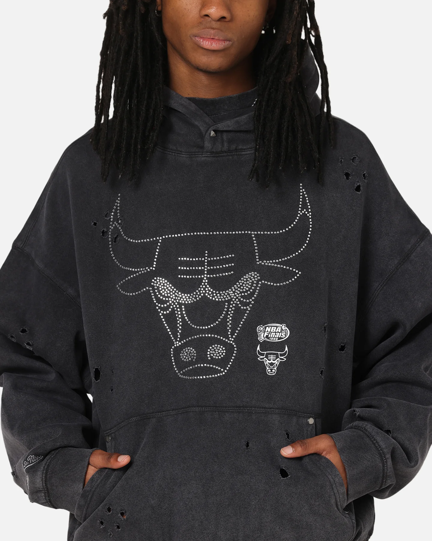 Mitchell & Ness Chicago Bulls Distressed Rhinestone Logo Hoodie Faded Black - Image 6