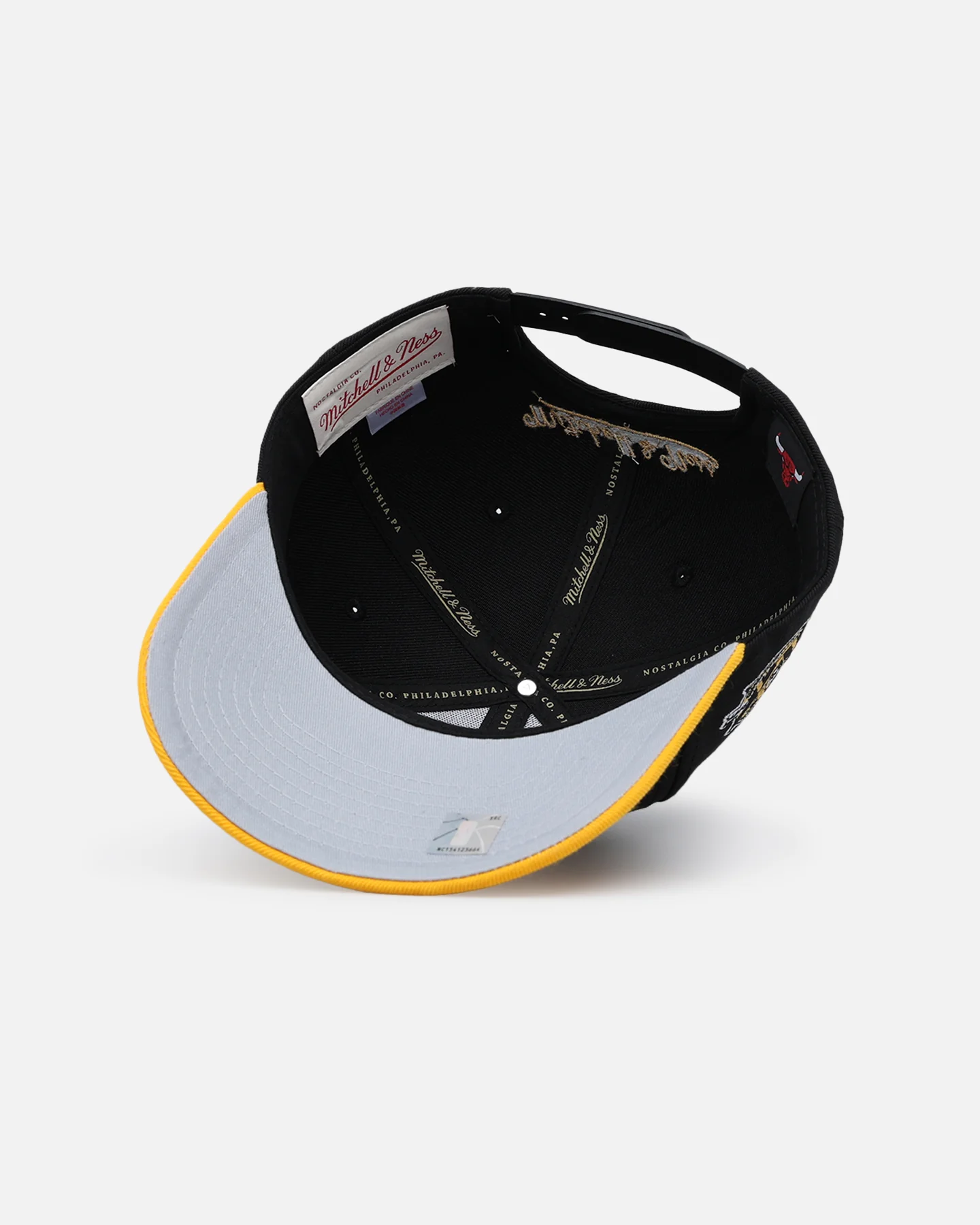 Mitchell & Ness Chicago Bulls "Enter The Dragon" Pro Crown Snapback Black/Ochre - Image 6
