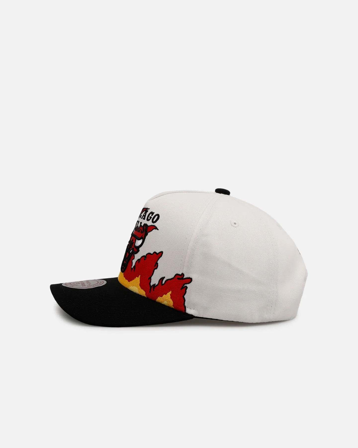 Mitchell & Ness Chicago Bulls 'Flametooth' Pro Pinch Snapback White/Black - Image 4