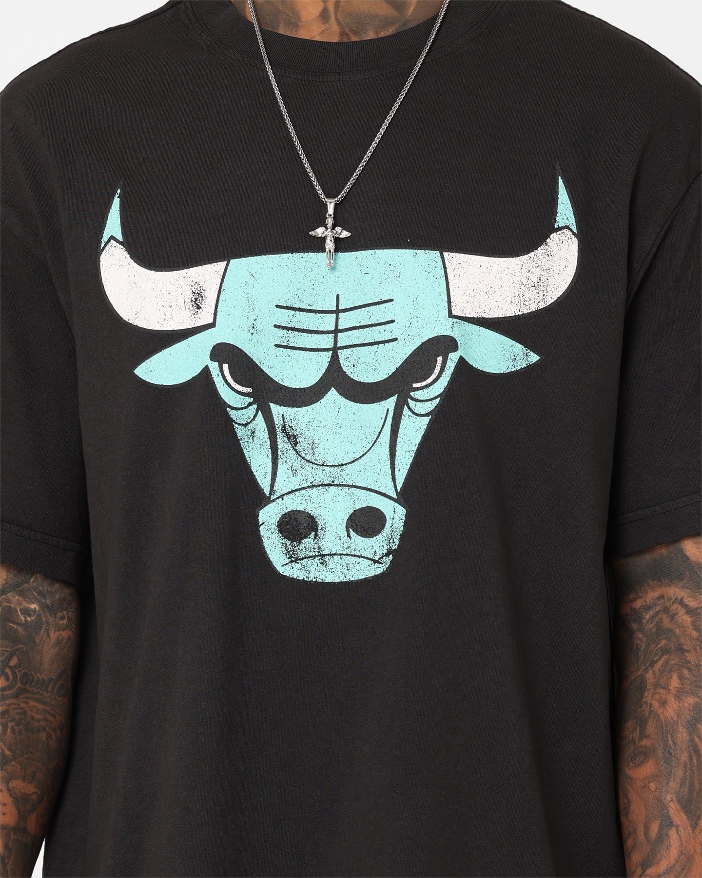 Mitchell & Ness Chicago Bulls Ice Blue Logo T-Shirt Faded Black - Image 3