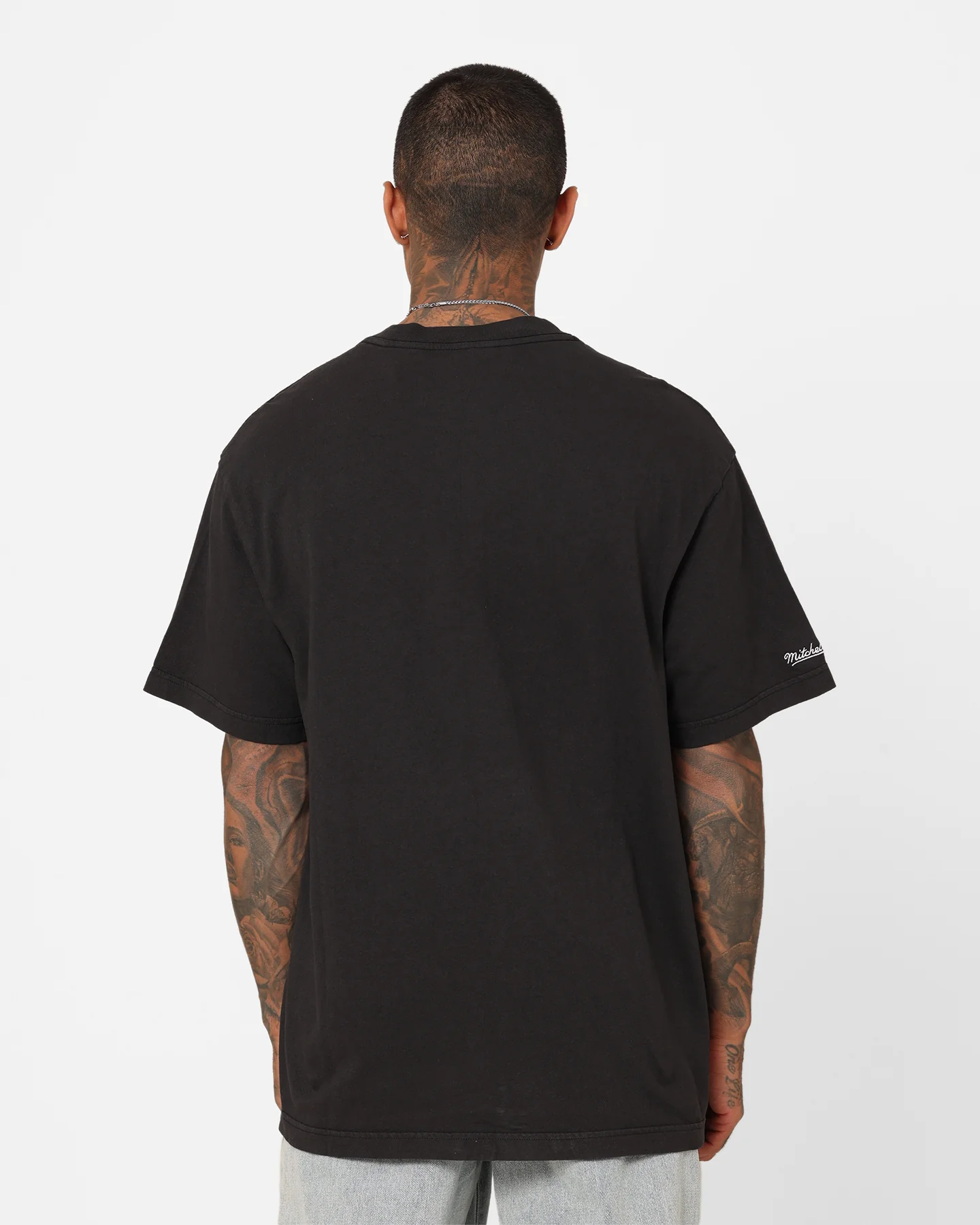 Mitchell & Ness Chicago Bulls Ice Blue Logo T-Shirt Faded Black - Image 4
