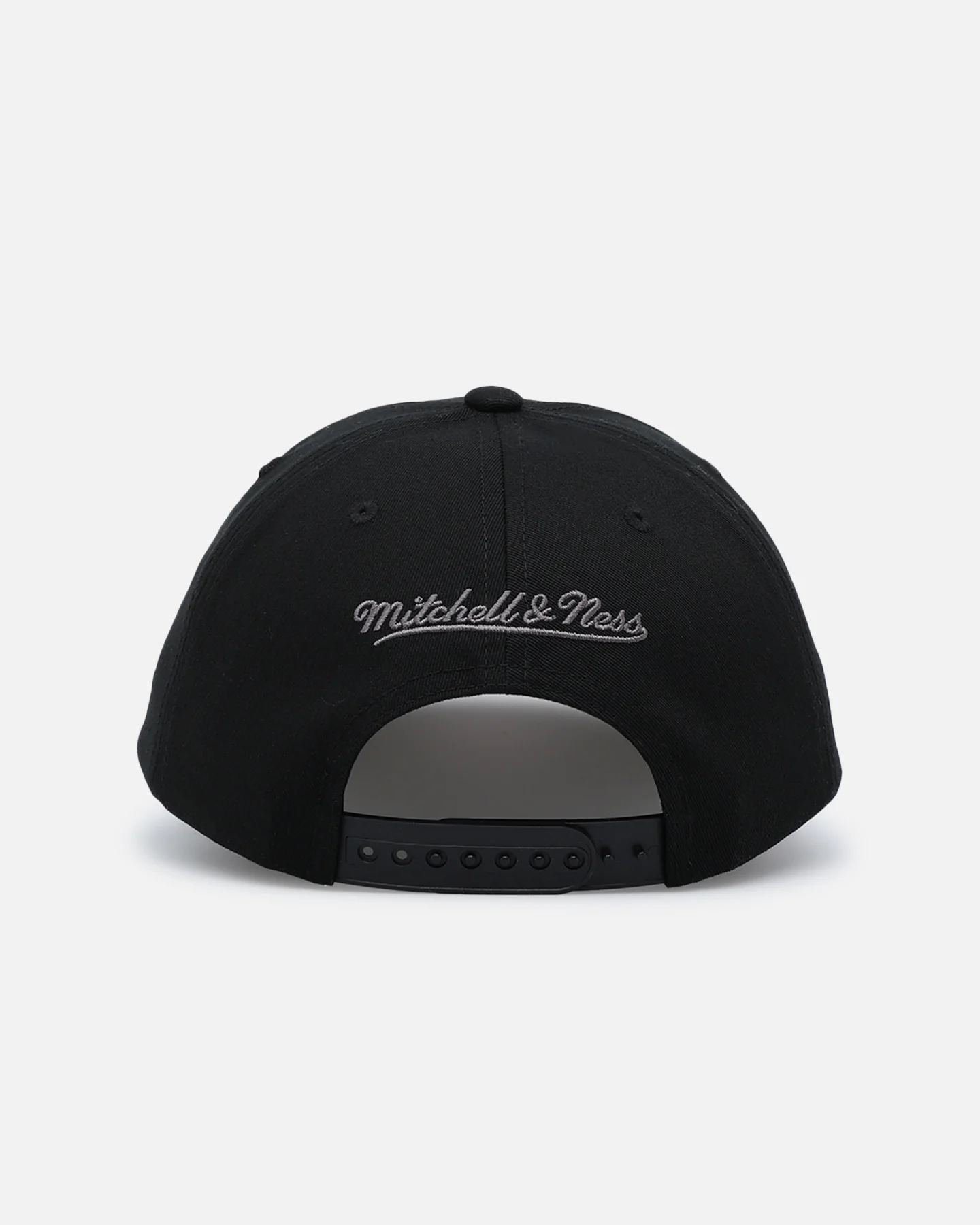 Mitchell & Ness Chicago Bulls Leather Elegance Snapback Black - Image 3