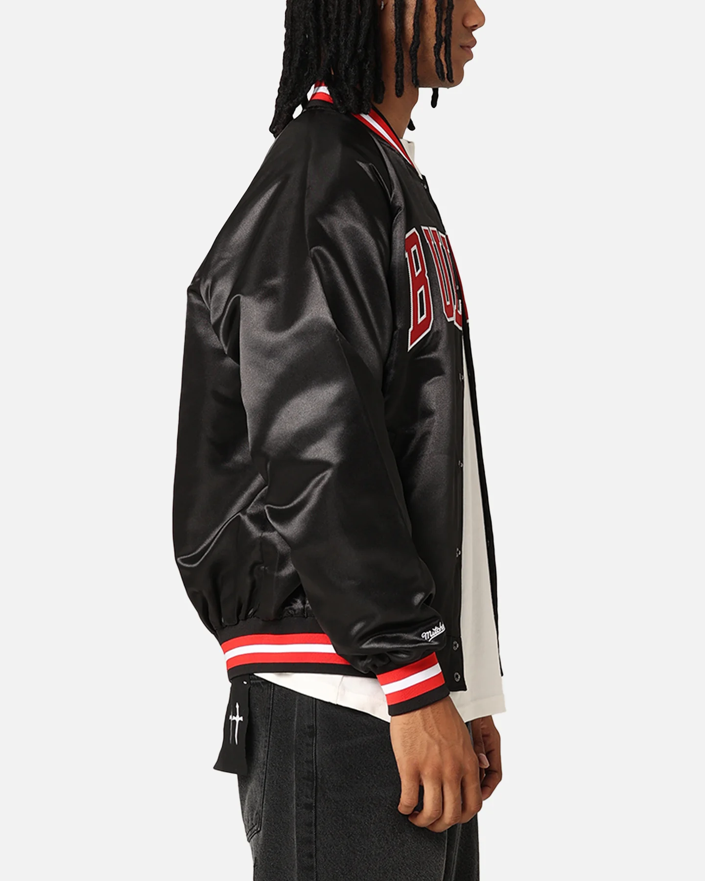 Mitchell & Ness Chicago Bulls Lightweight Satin Jacket Black - Image 4