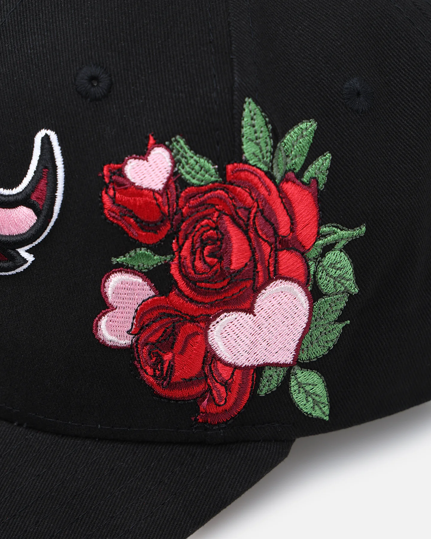 Mitchell & Ness Chicago Bulls 'Love & Devotion' Pro Crown Snapback Black - Image 2