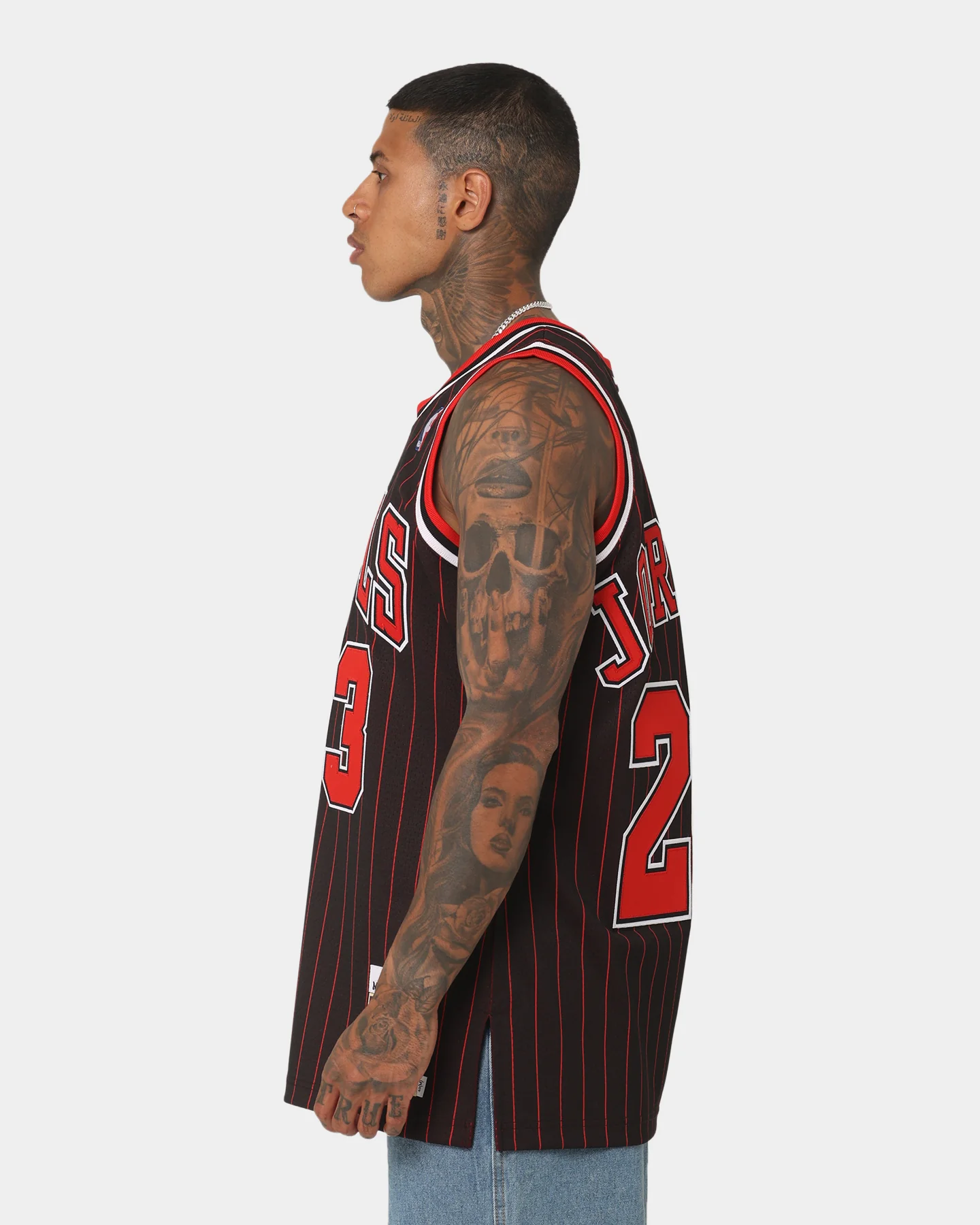Mitchell & Ness Chicago Bulls Michael Jordan '95-'96 #23 Authentic Jersey Black - Image 8
