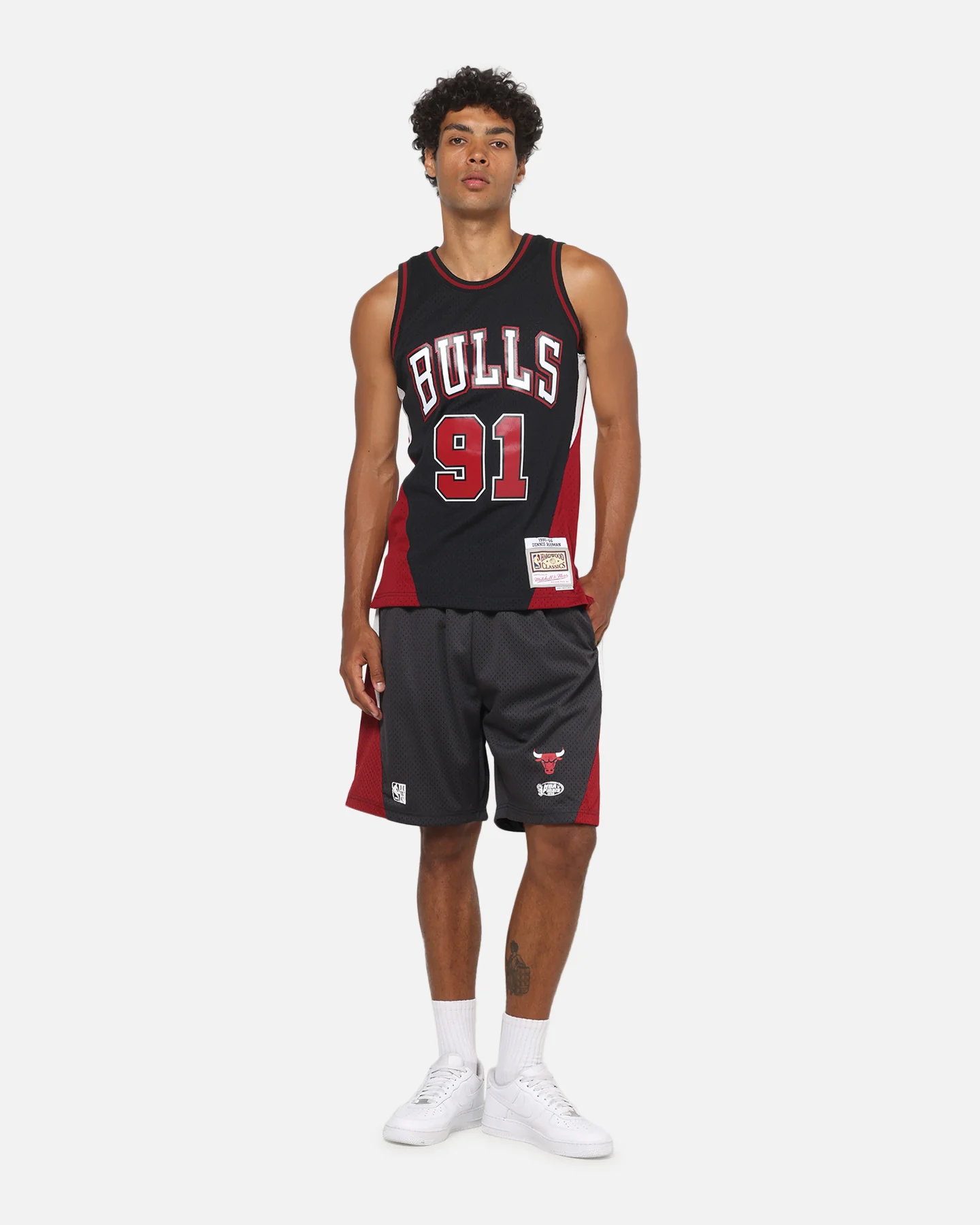 Mitchell & Ness Chicago Bulls Millenium Shorts Black/Red - Image 2
