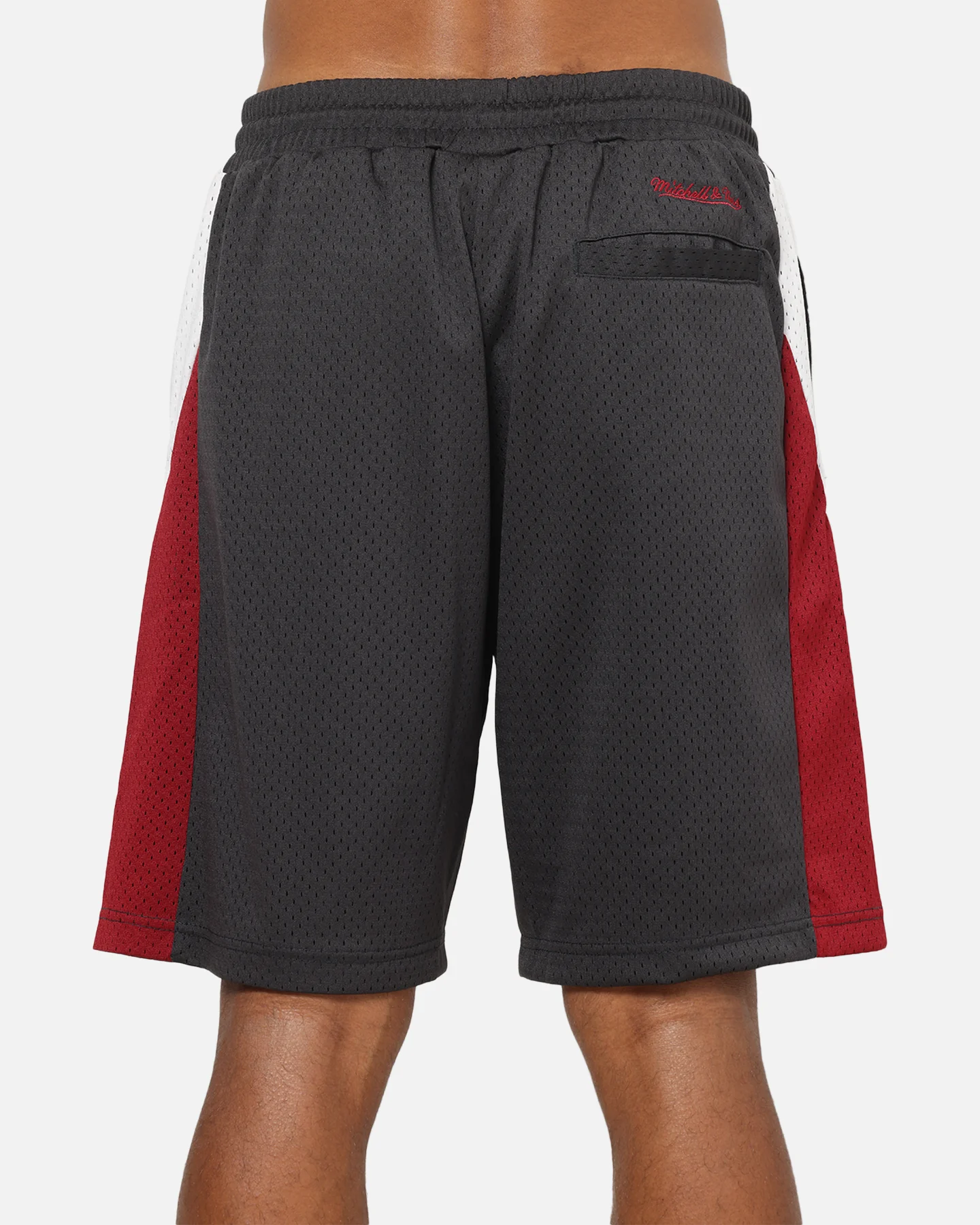 Mitchell & Ness Chicago Bulls Millenium Shorts Black/Red - Image 8