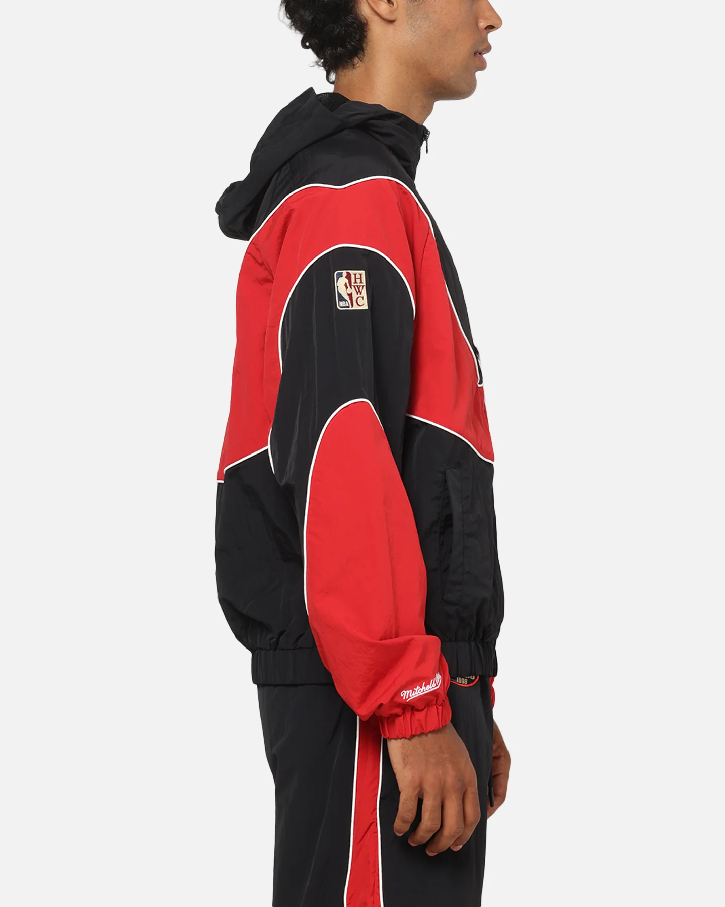 Mitchell & Ness Chicago Bulls Nylon Tracksuit Jacket Black/Red - Image 5
