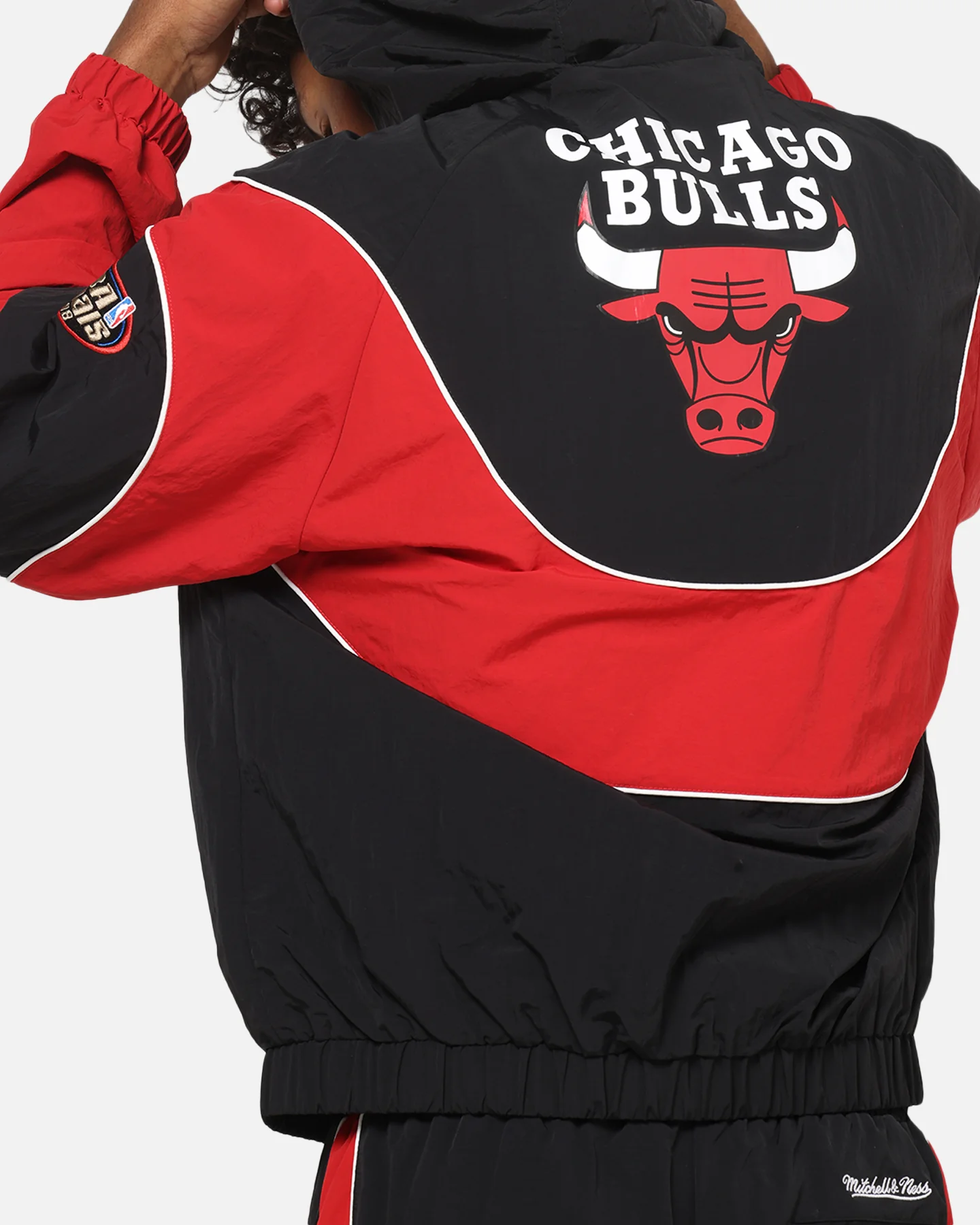 Mitchell & Ness Chicago Bulls Nylon Tracksuit Jacket Black/Red - Image 8