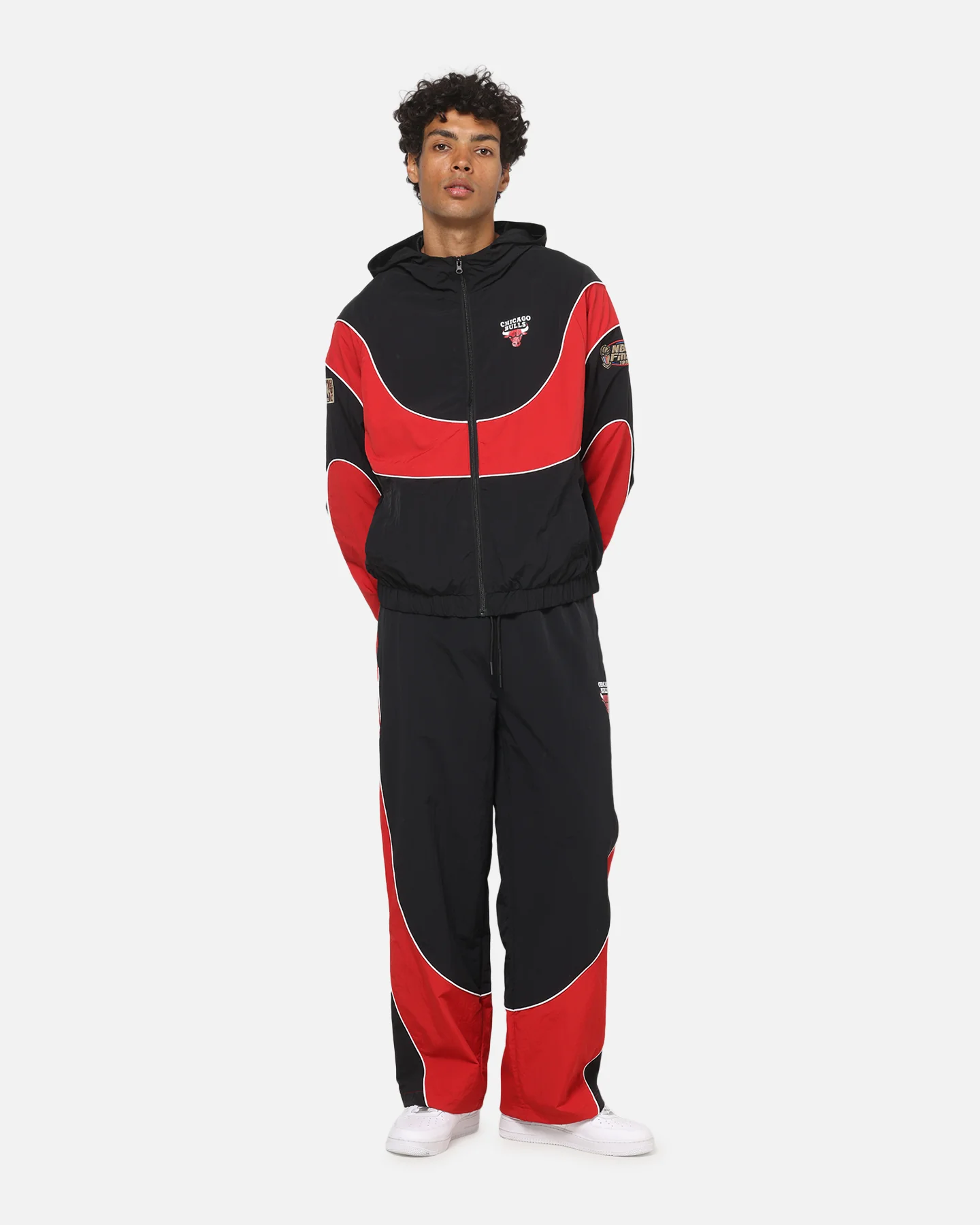 Mitchell & Ness Chicago Bulls Nylon Tracksuit Pants Black/Red - Image 2