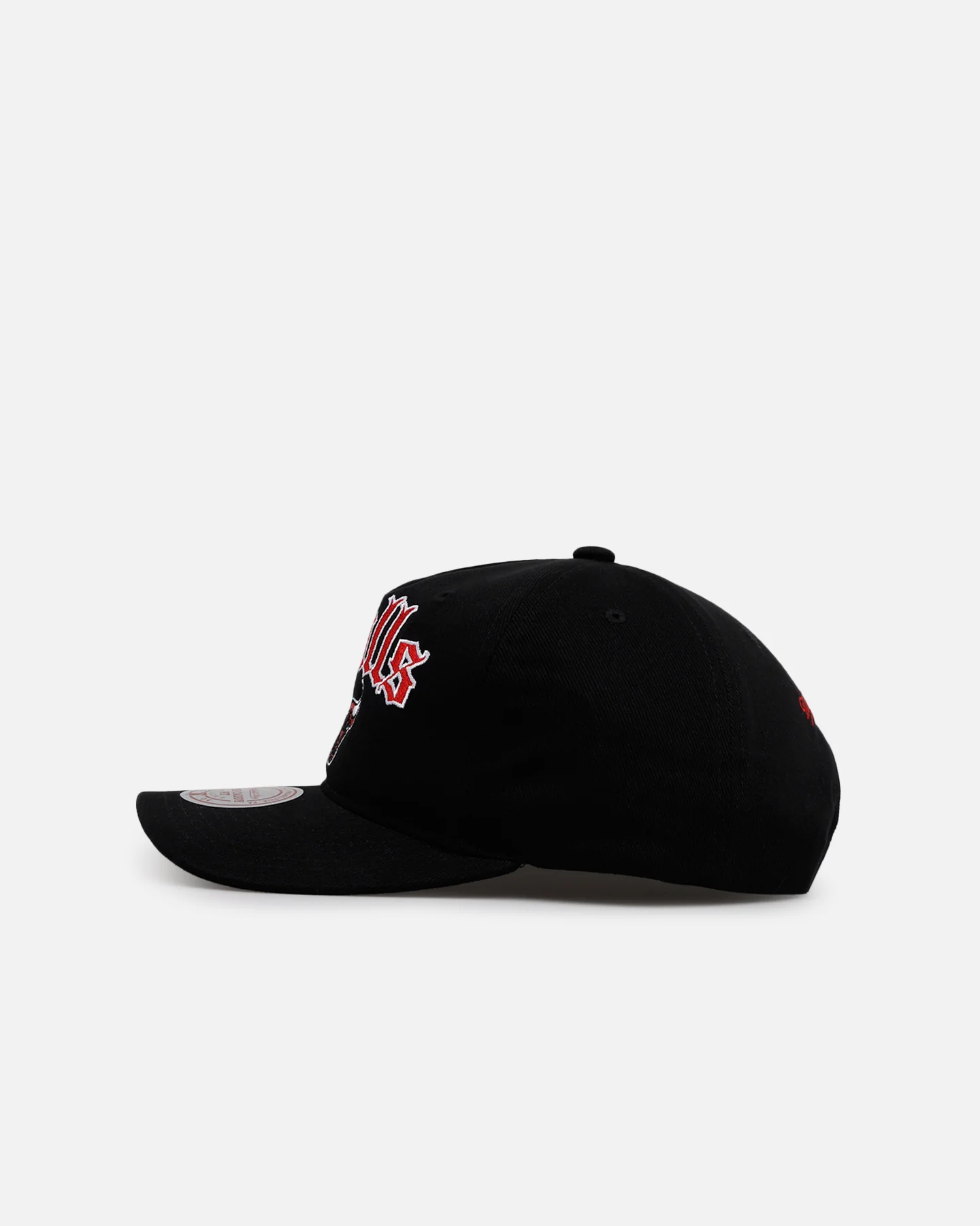 Mitchell & Ness Chicago Bulls 'Old English' Caddy Fit Snapback Black - Image 4
