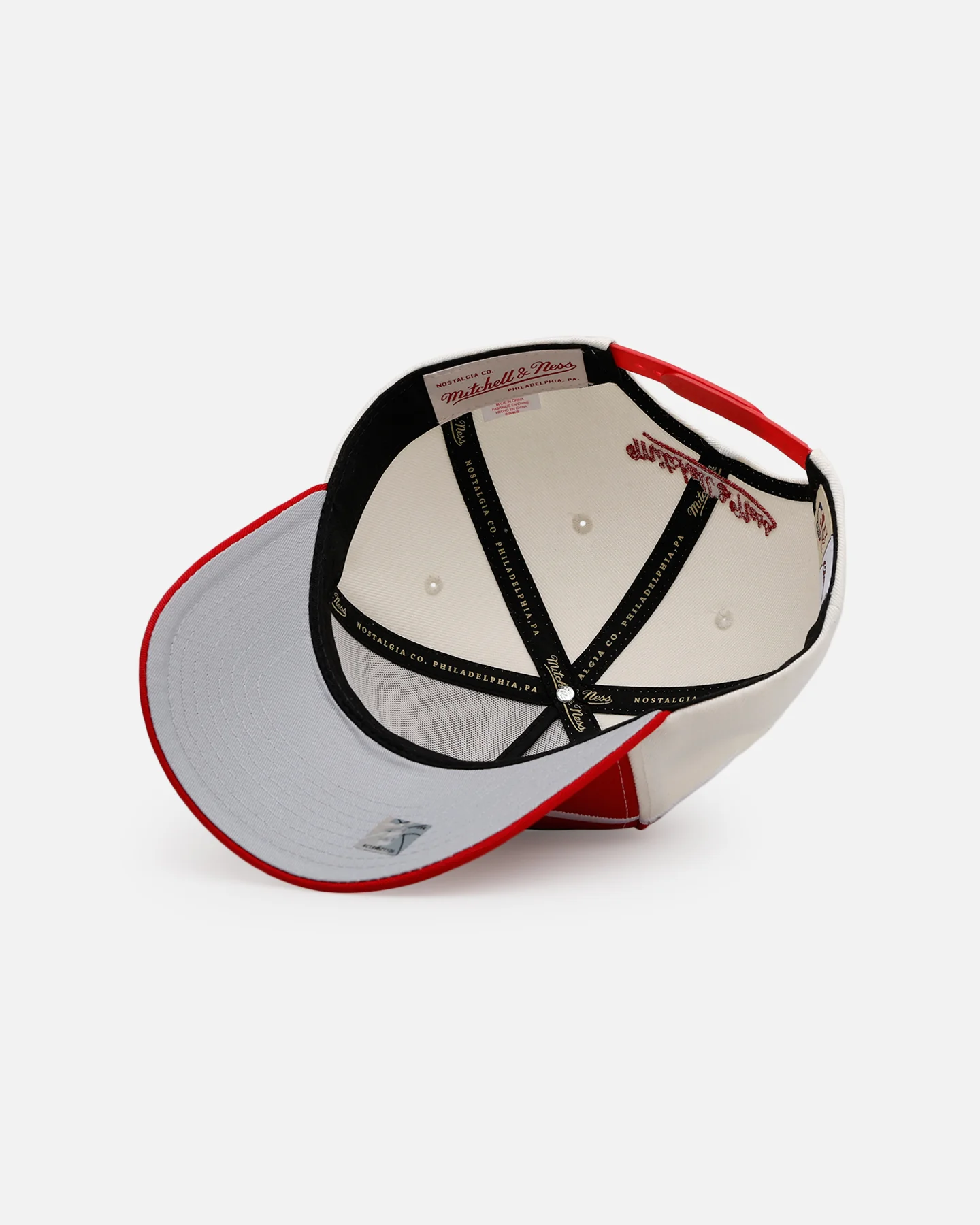 Mitchell & Ness Chicago Bulls 'Shark Tooth' Pro Pinch Snapback Cream/Red - Image 6