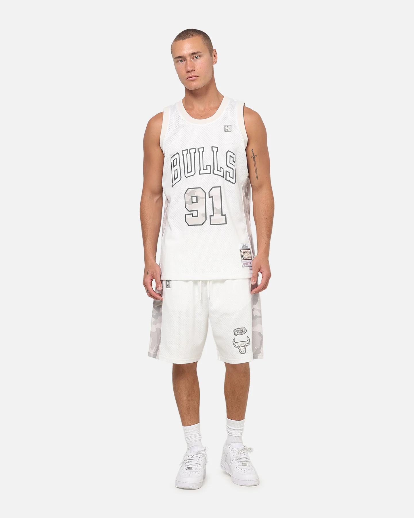 Mitchell & Ness Chicago Bulls Snow Camo Authentic Mesh Shorts White - Image 2